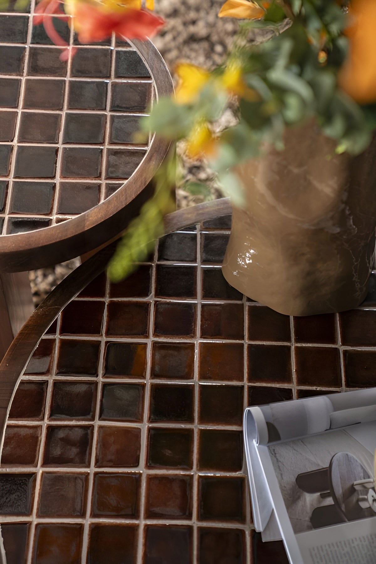 Couchtisch TILED UP aus dunkelbraunem Mangoholz