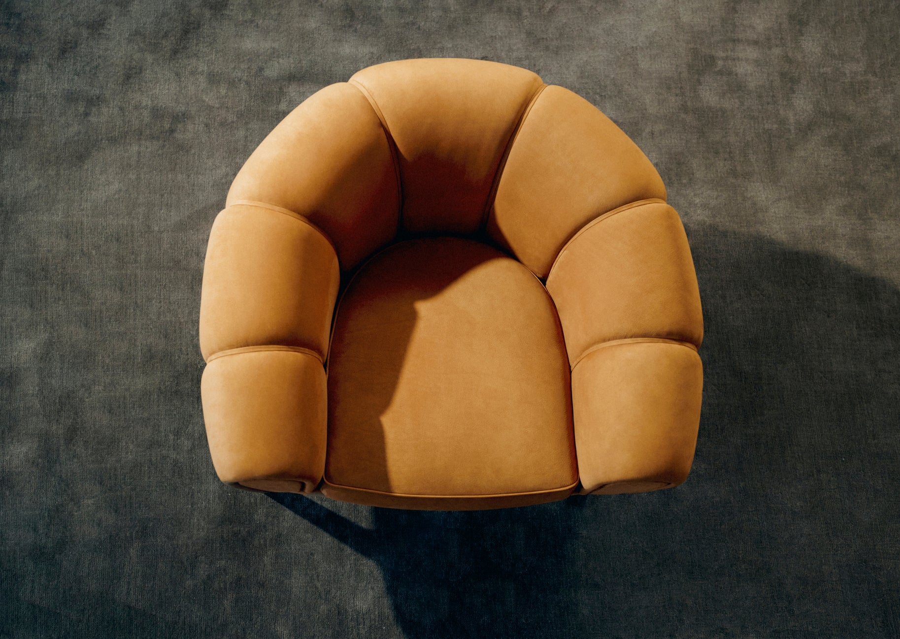 Polsterstuhl CROISSANT mit Nussbaumfuß
