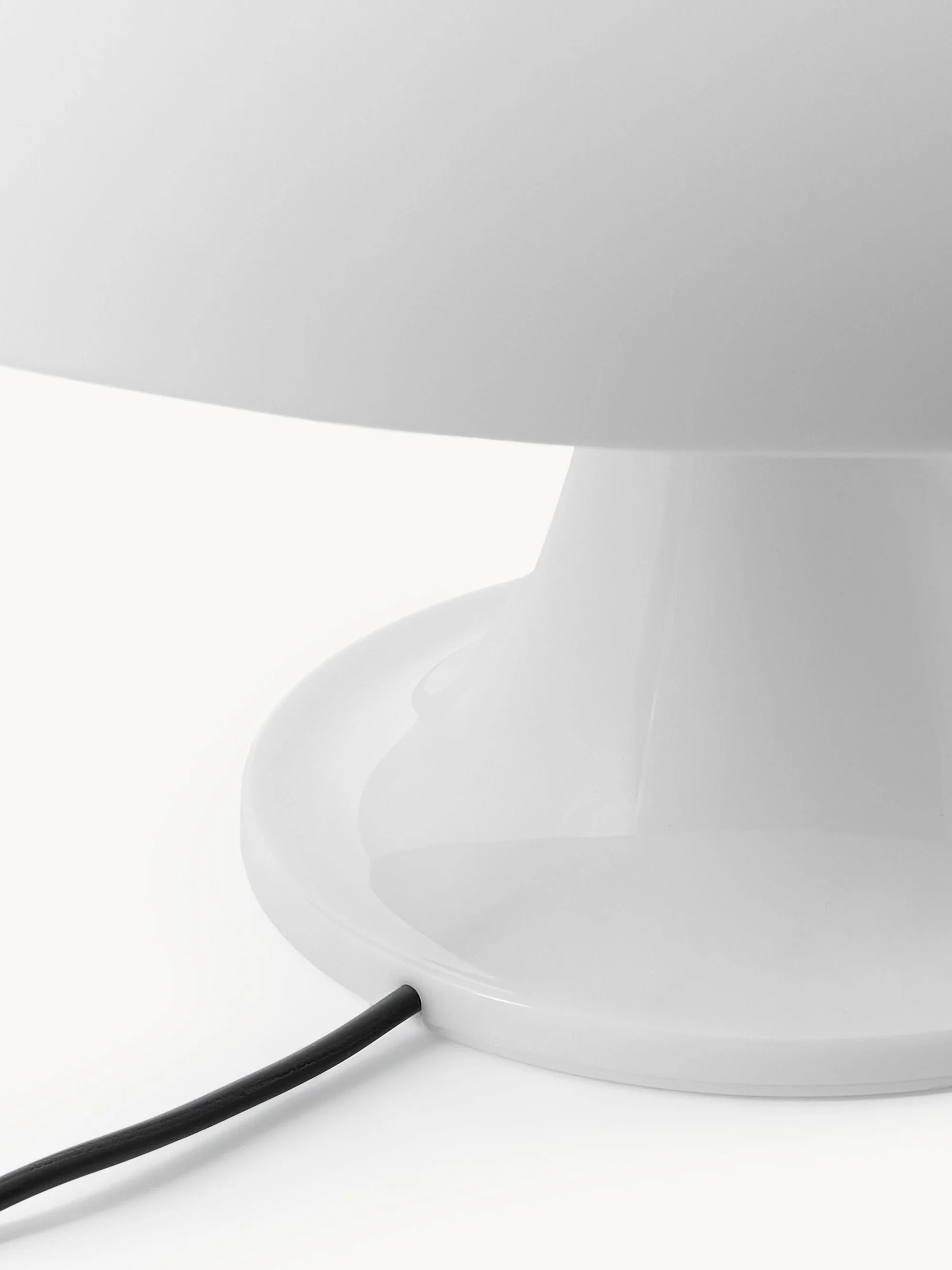 NESSO White Table Lamp