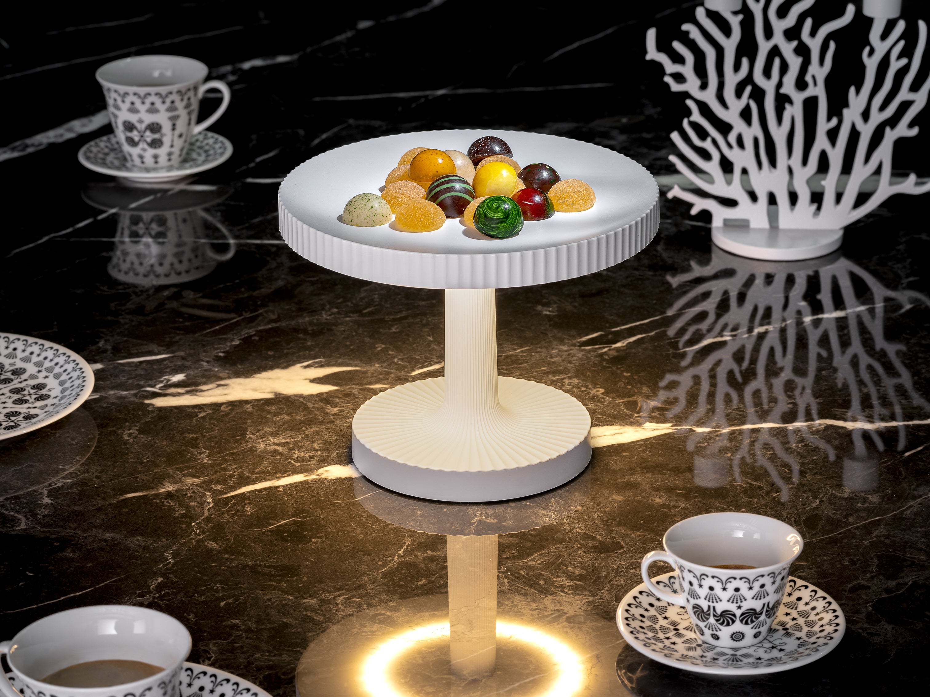 Welcome white portable lamp