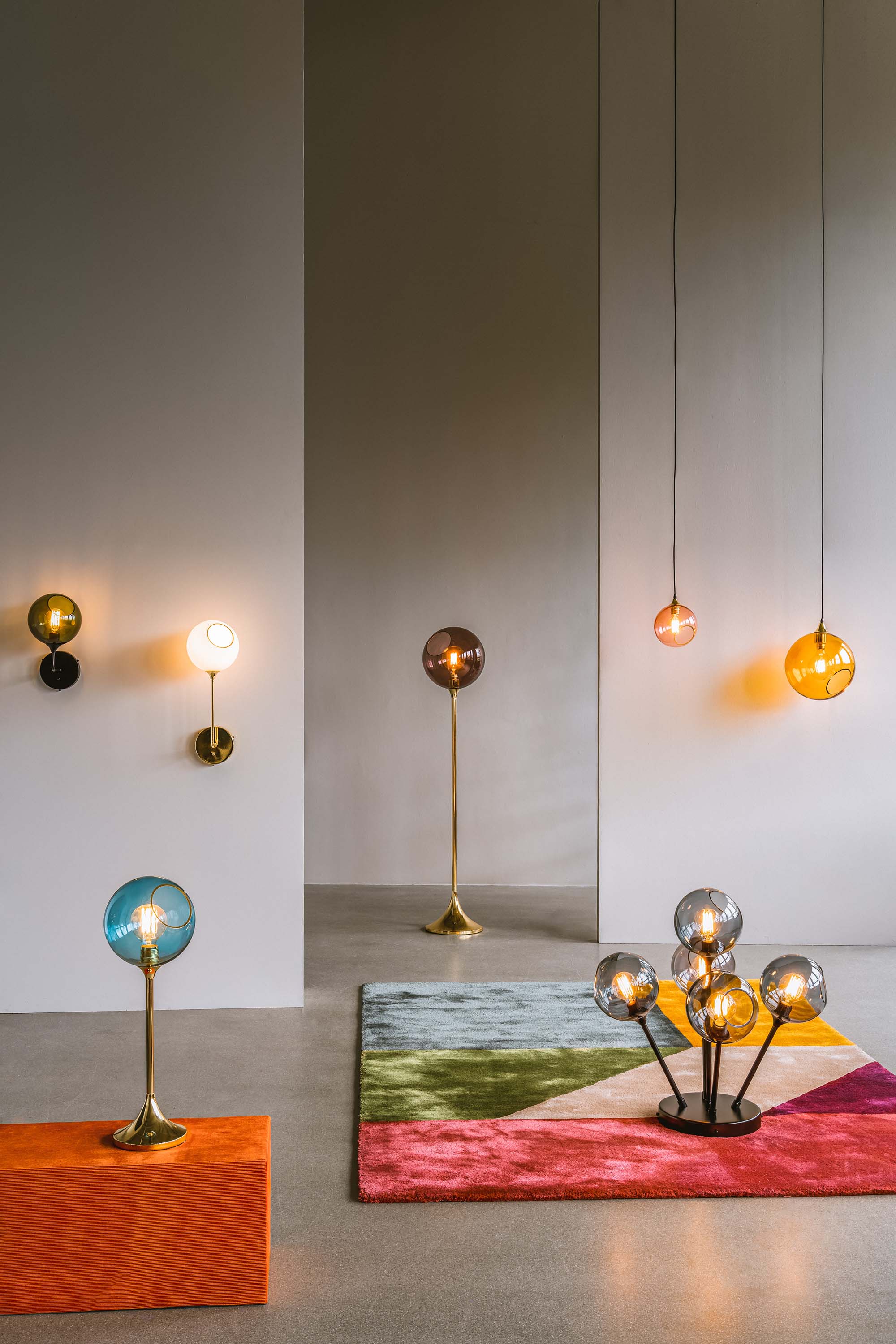 Stehlampe BALLROOM pflaume mit goldenem Fuß [Amelia]