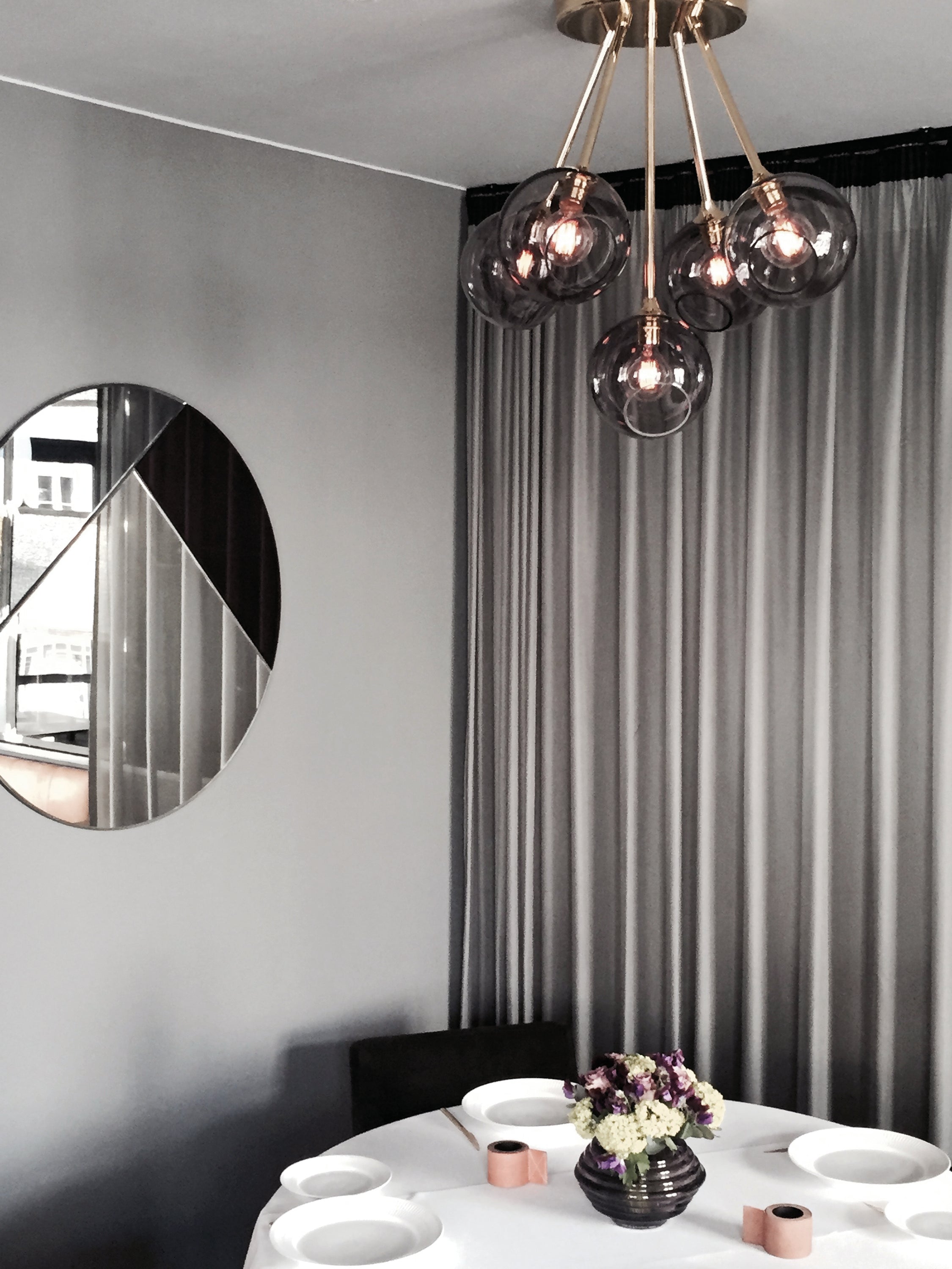 Kronleuchter BALLROOM MOLECULE pflaume mit goldener Veredelung [Amelia]