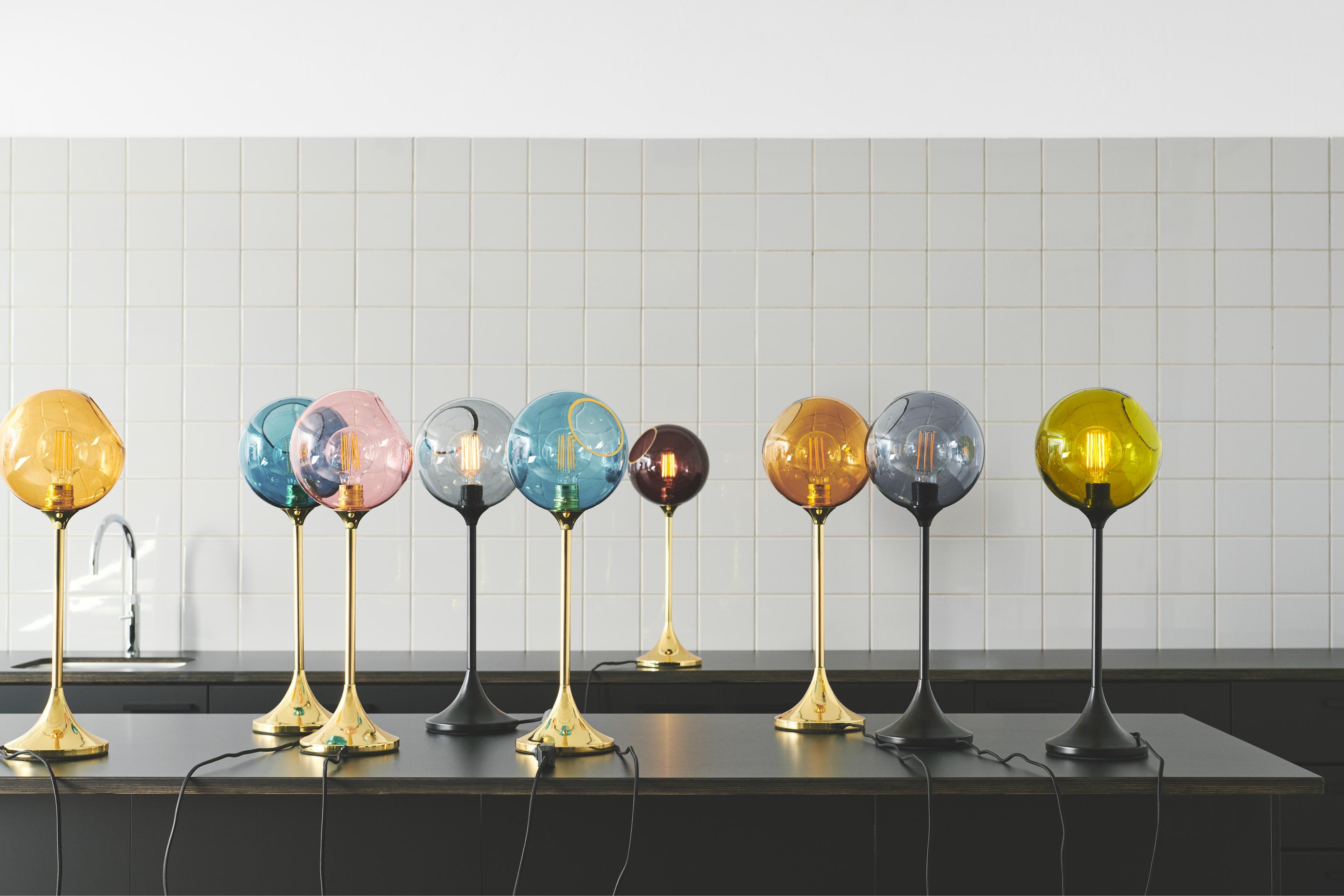 Tischlampe BALLROOM rauchig mit schwarzem Sockel [Amelia]