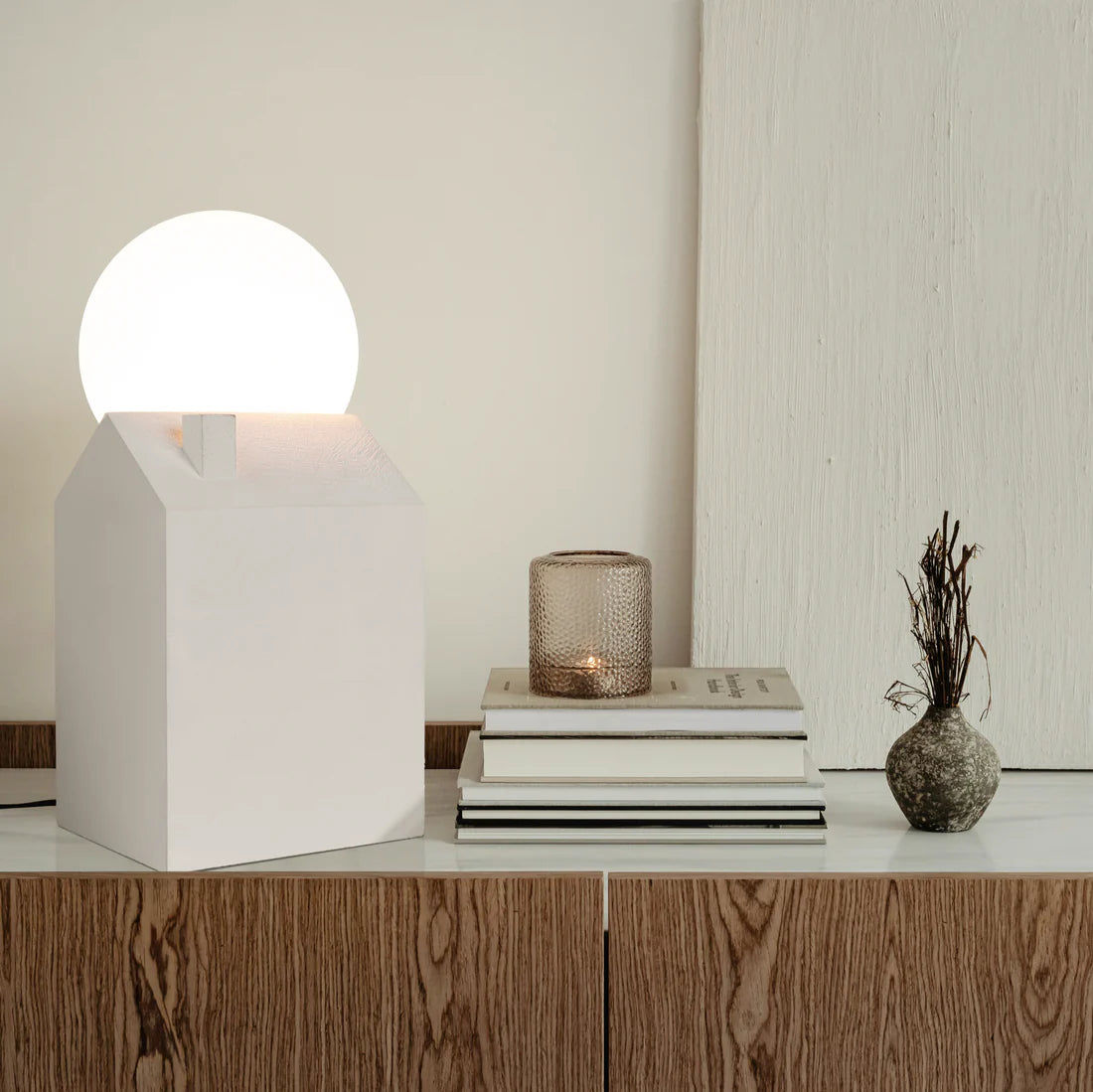 Dreamlike table lamp white concrete