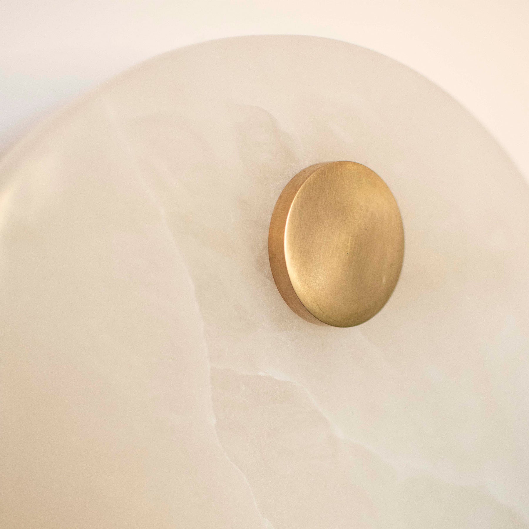 Alabaster wall lamp EOS brass [Julia]