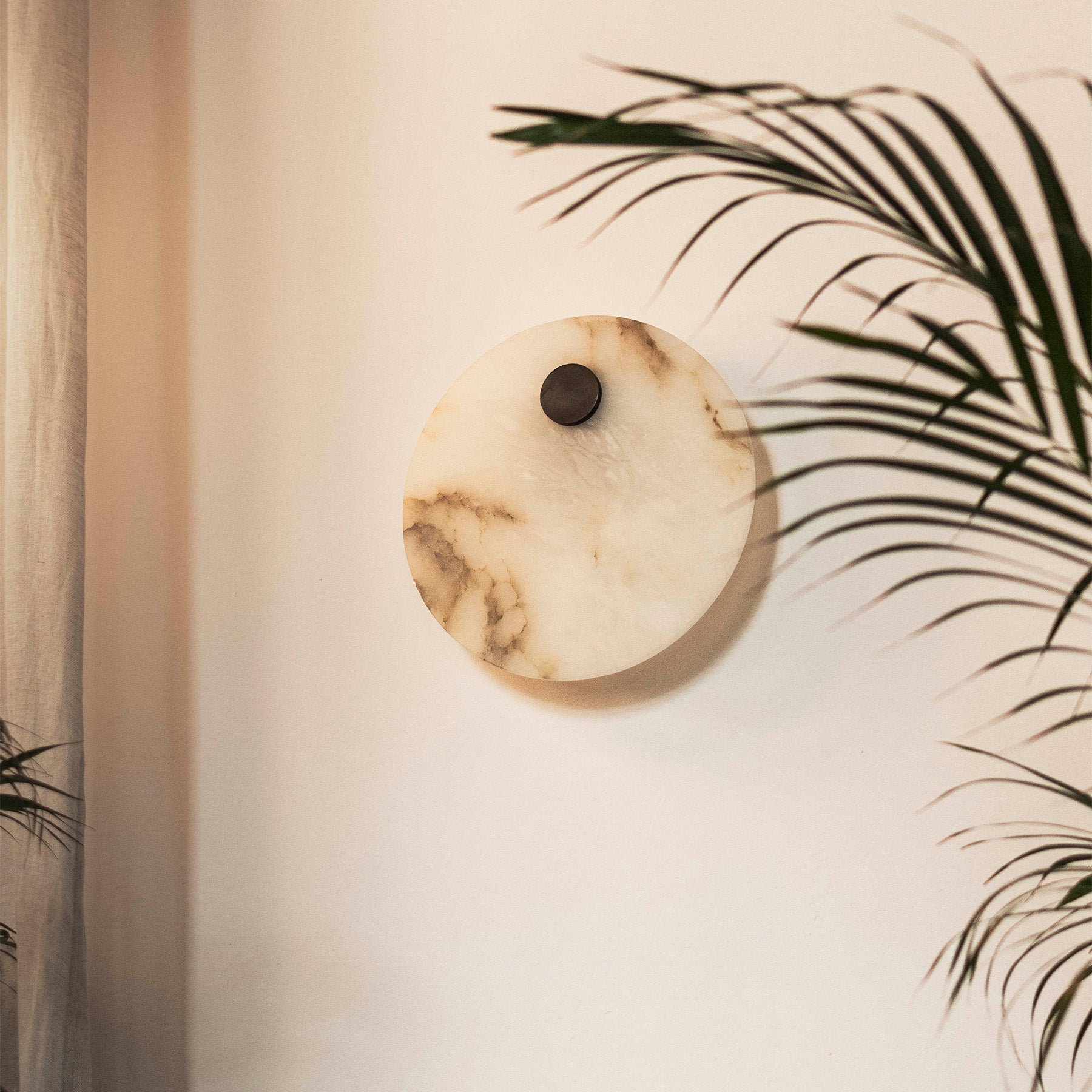 Alabaster wall lamp EOS brass [Julia]