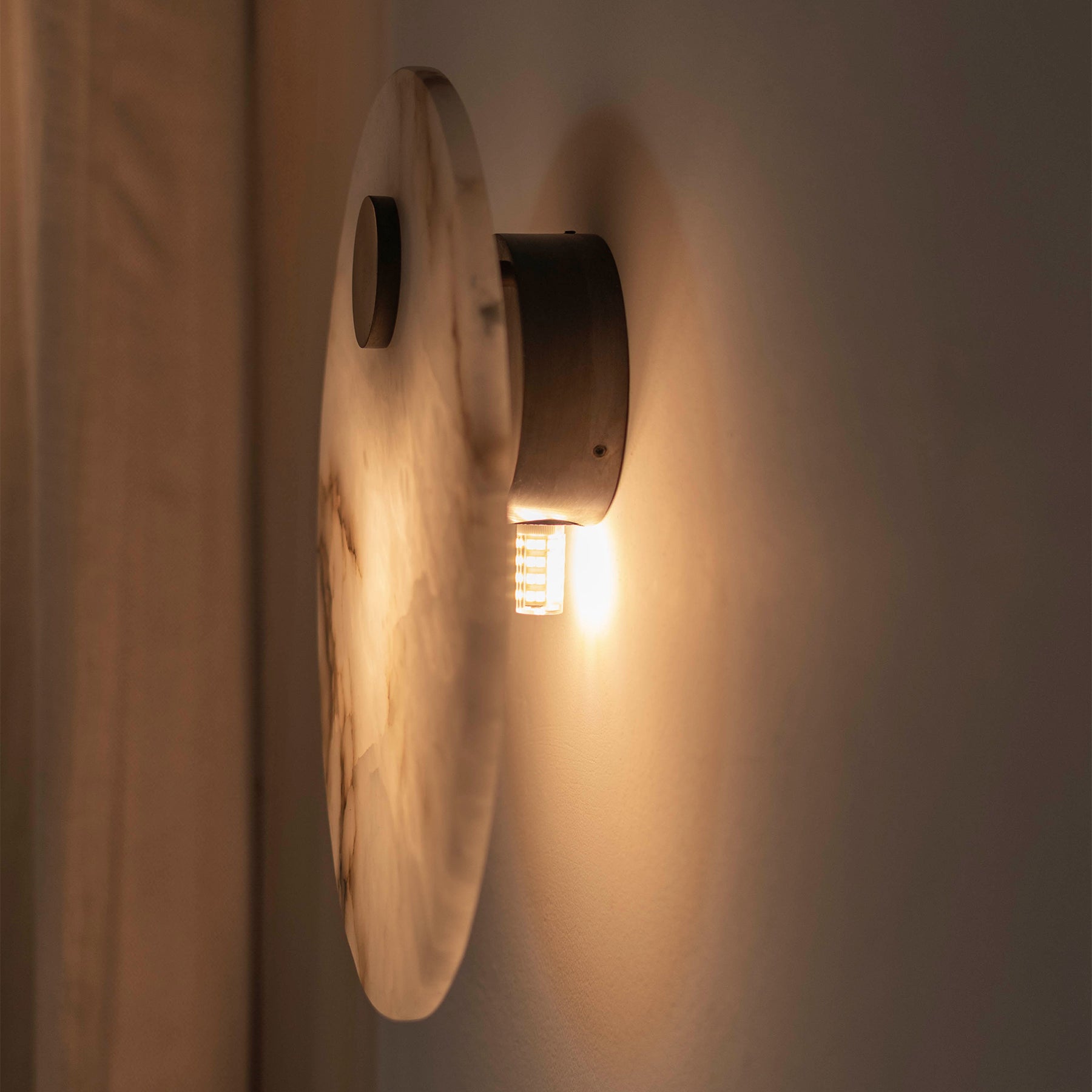 Alabaster wall lamp EOS brass [Julia]