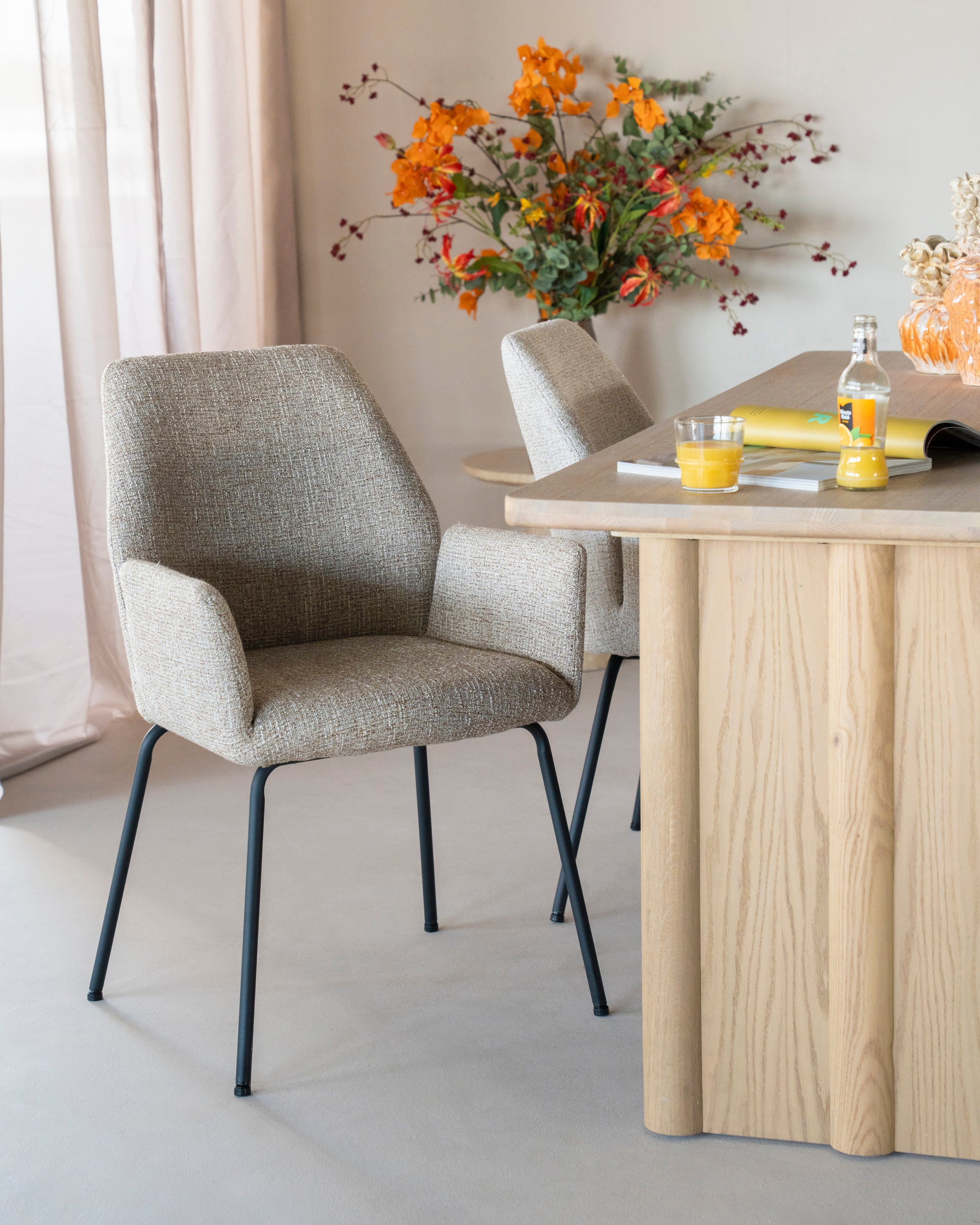 INDY Chair Cream with Black Base