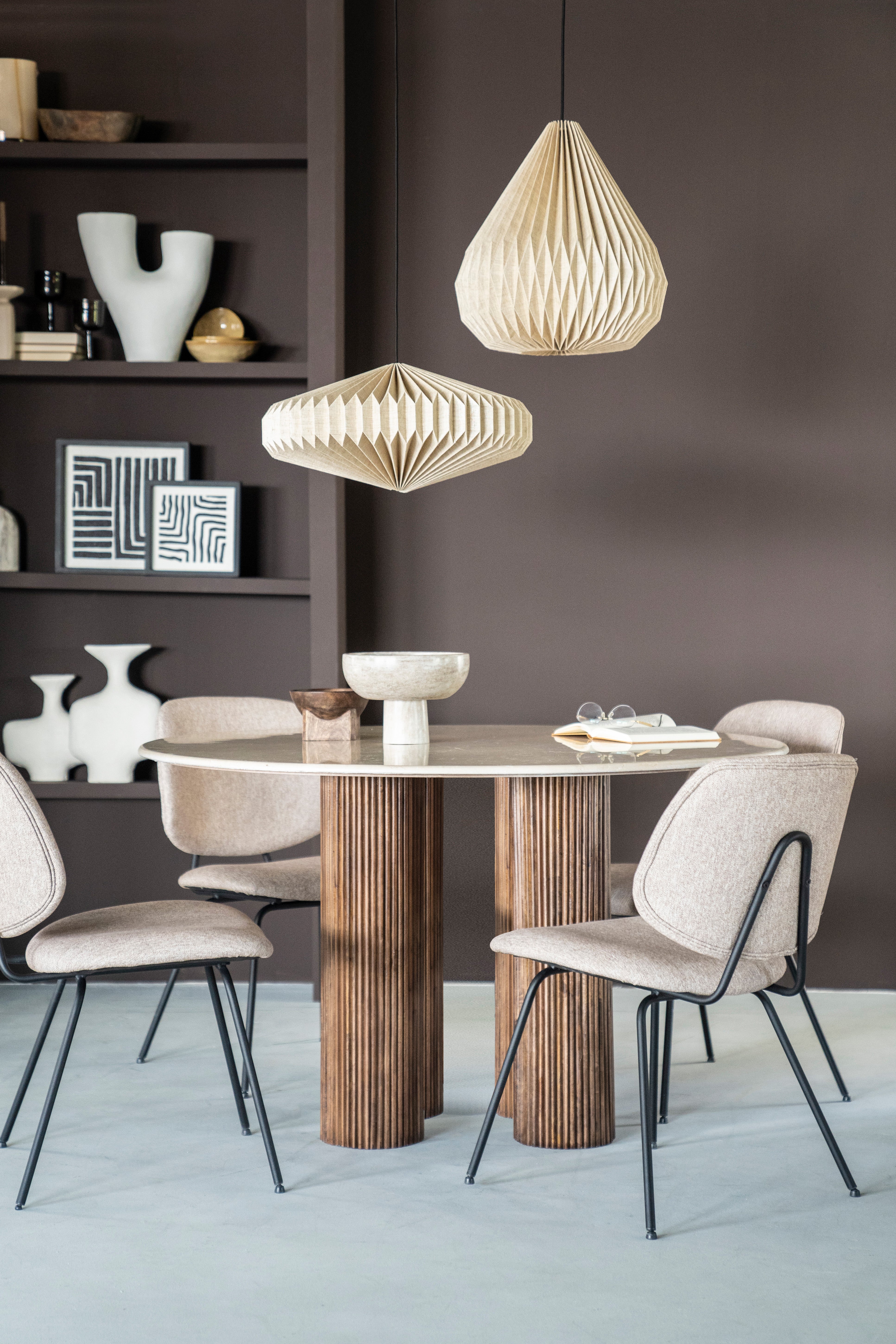 Rundtisch XAVI aus Mangoholz mit Marmorplatte