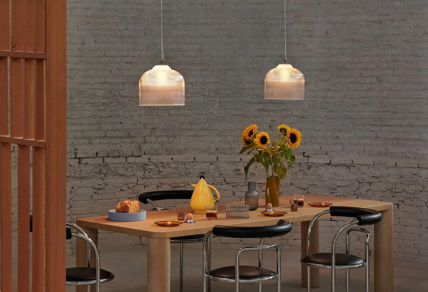 AYLA pendant lamp with ribbed glass