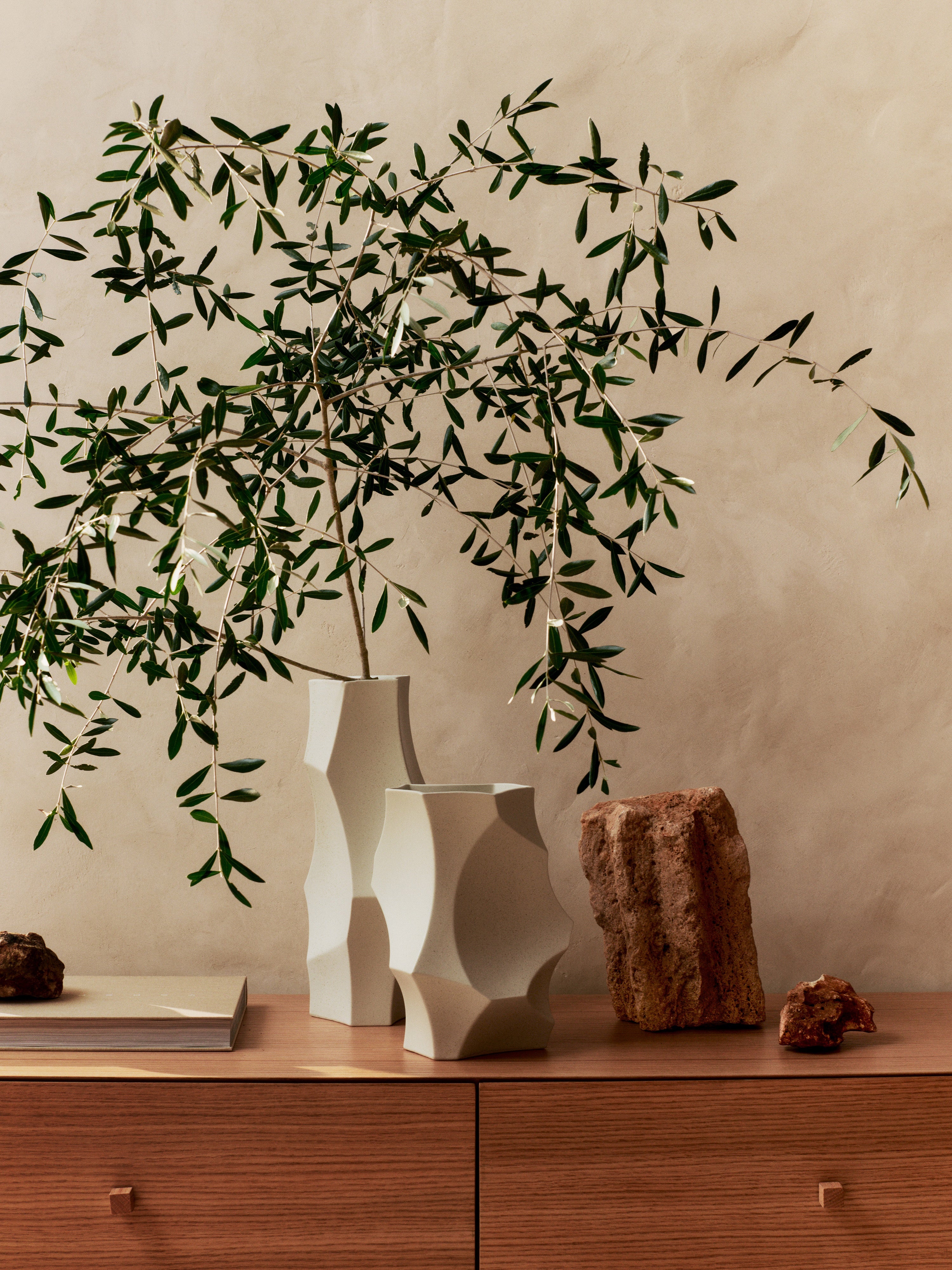 CUEVA LONG vase broken white