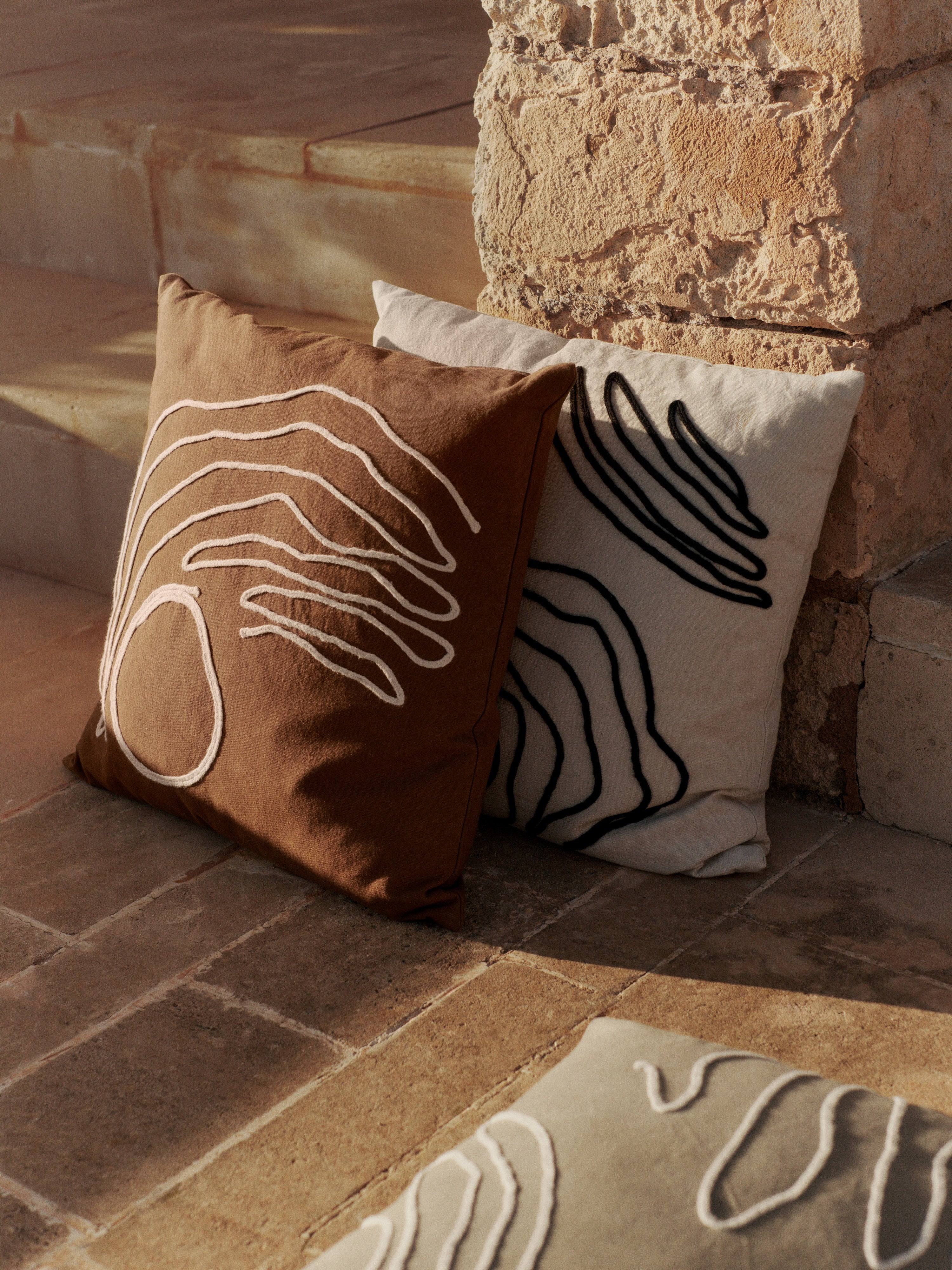 Decorative cushion JOT broken white
