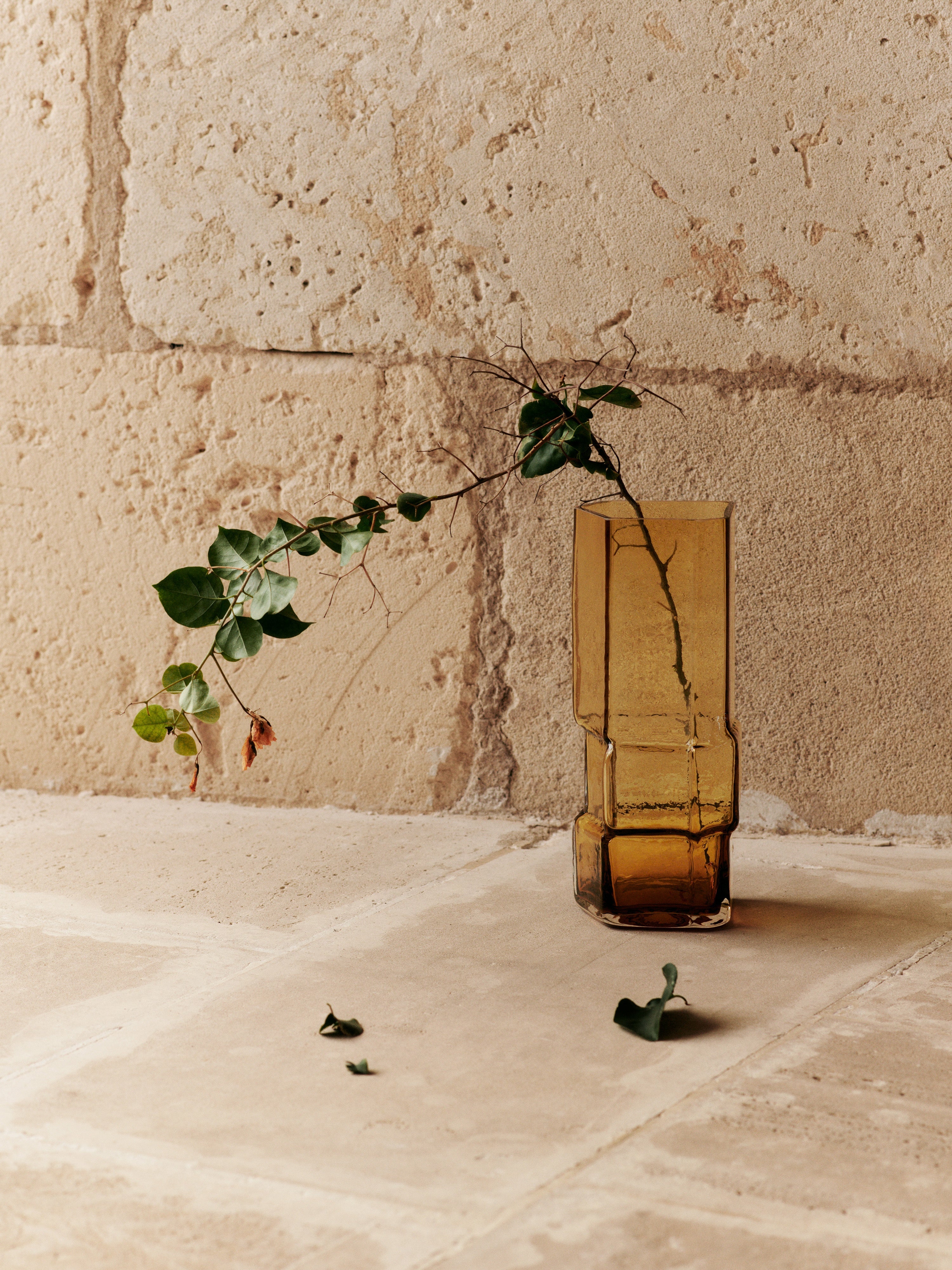 MURO amber vase