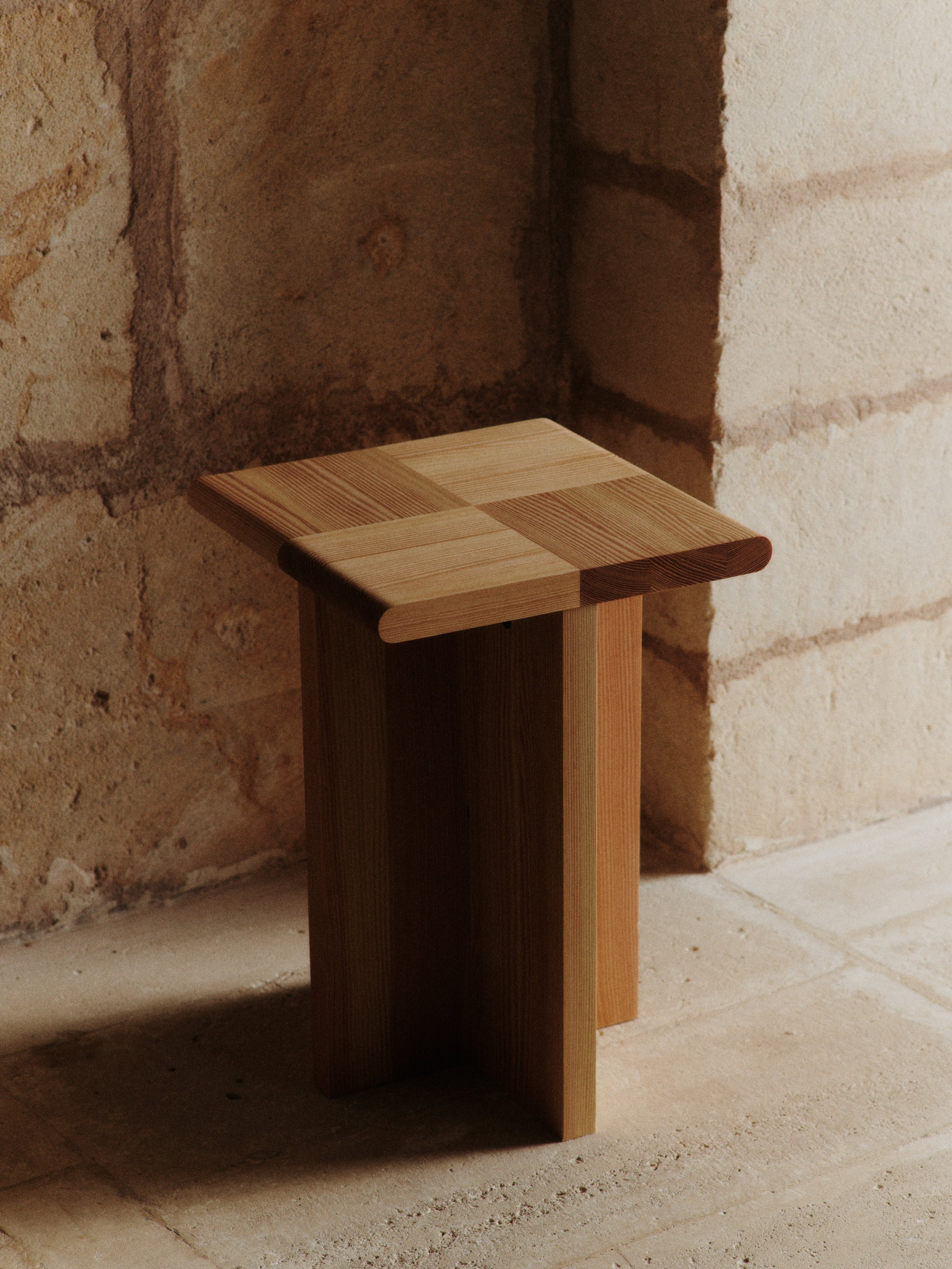SALA PIECE side table made of solid Douglas fir