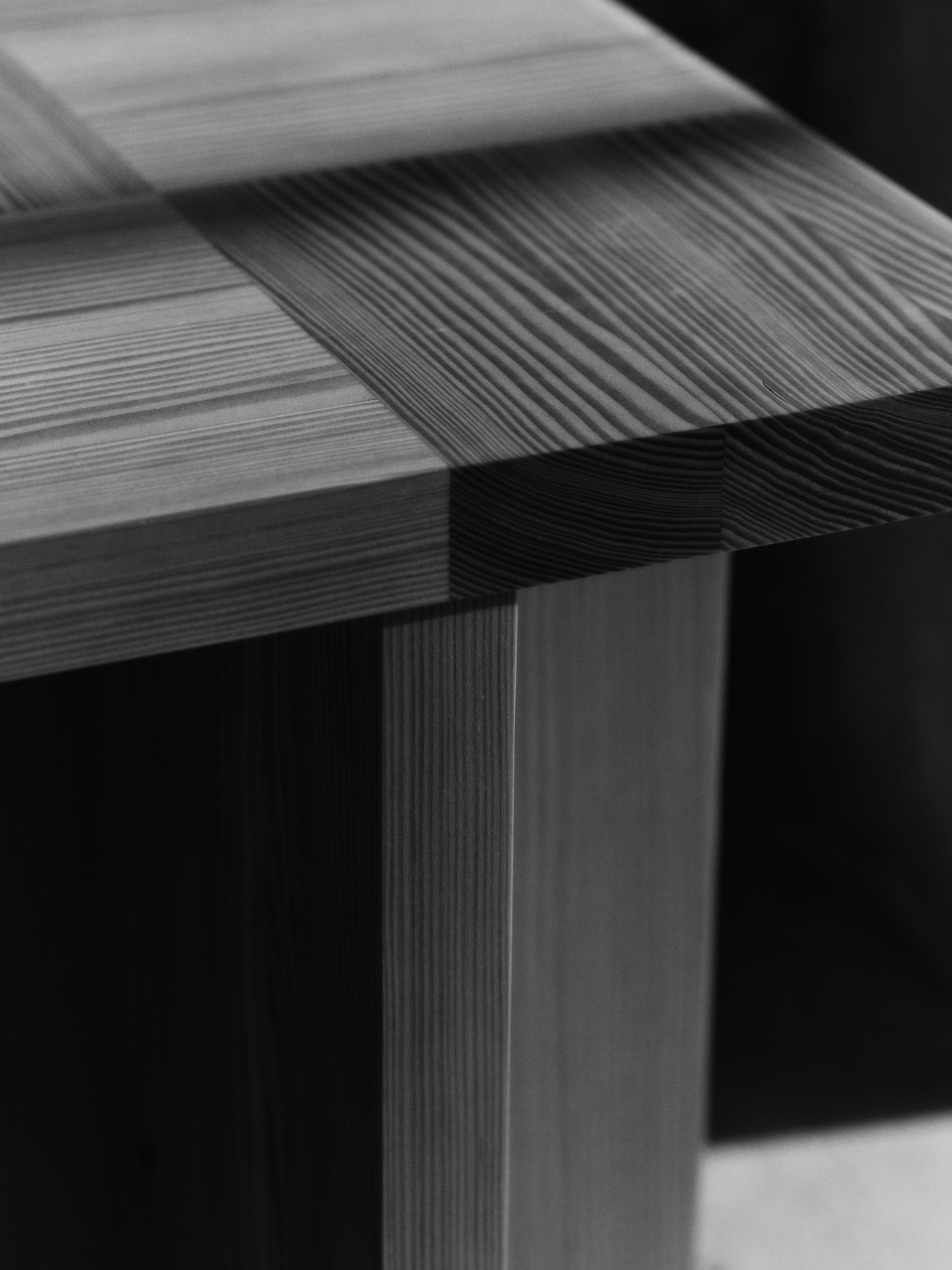 SALA PIECE side table made of solid Douglas fir