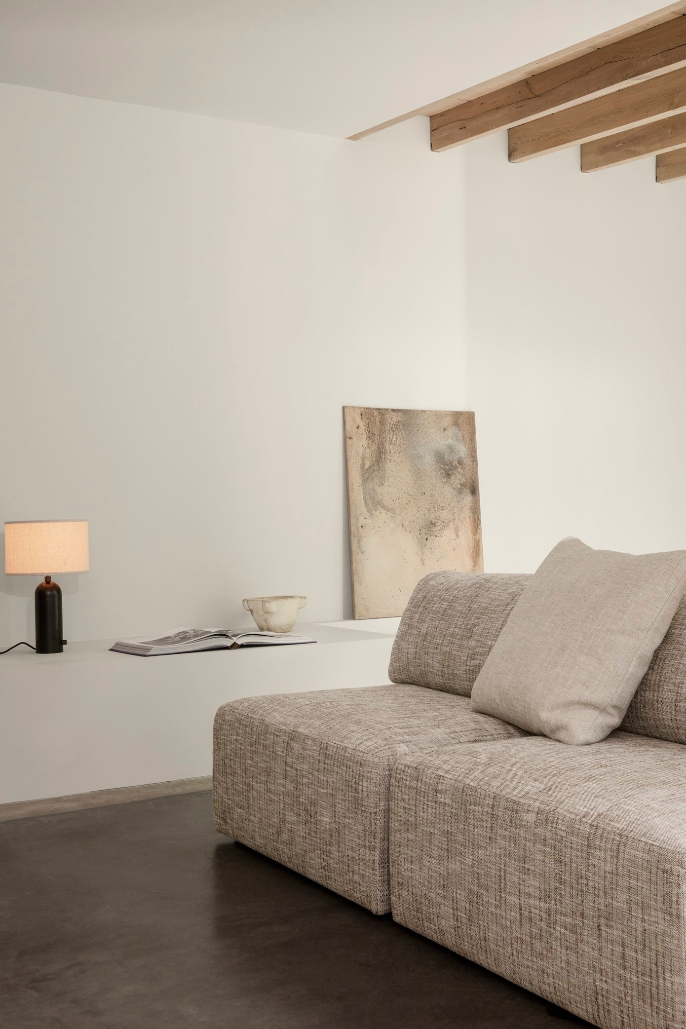 GRAVITY black table lamp