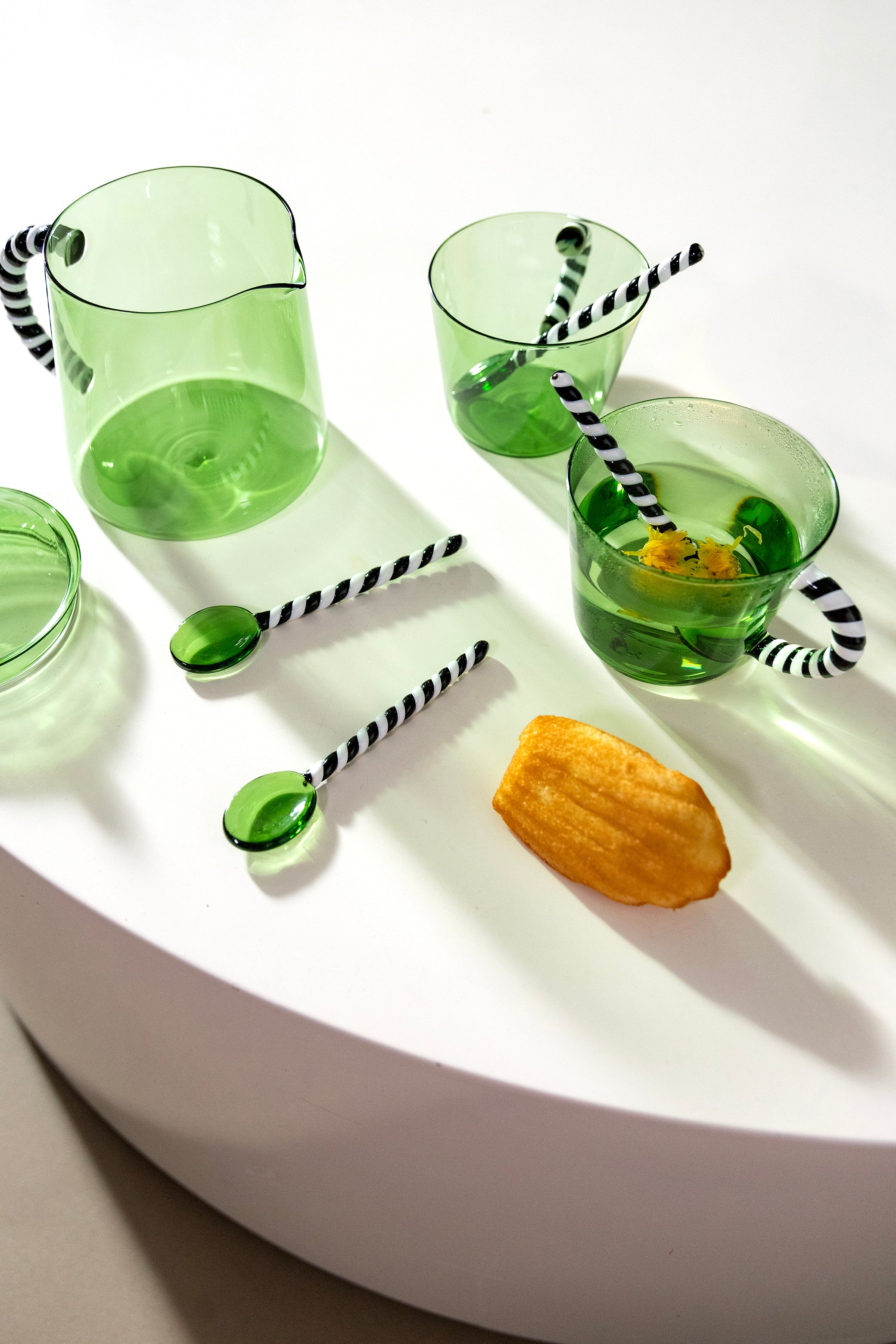 DUET Green Spoon Set with Black and White