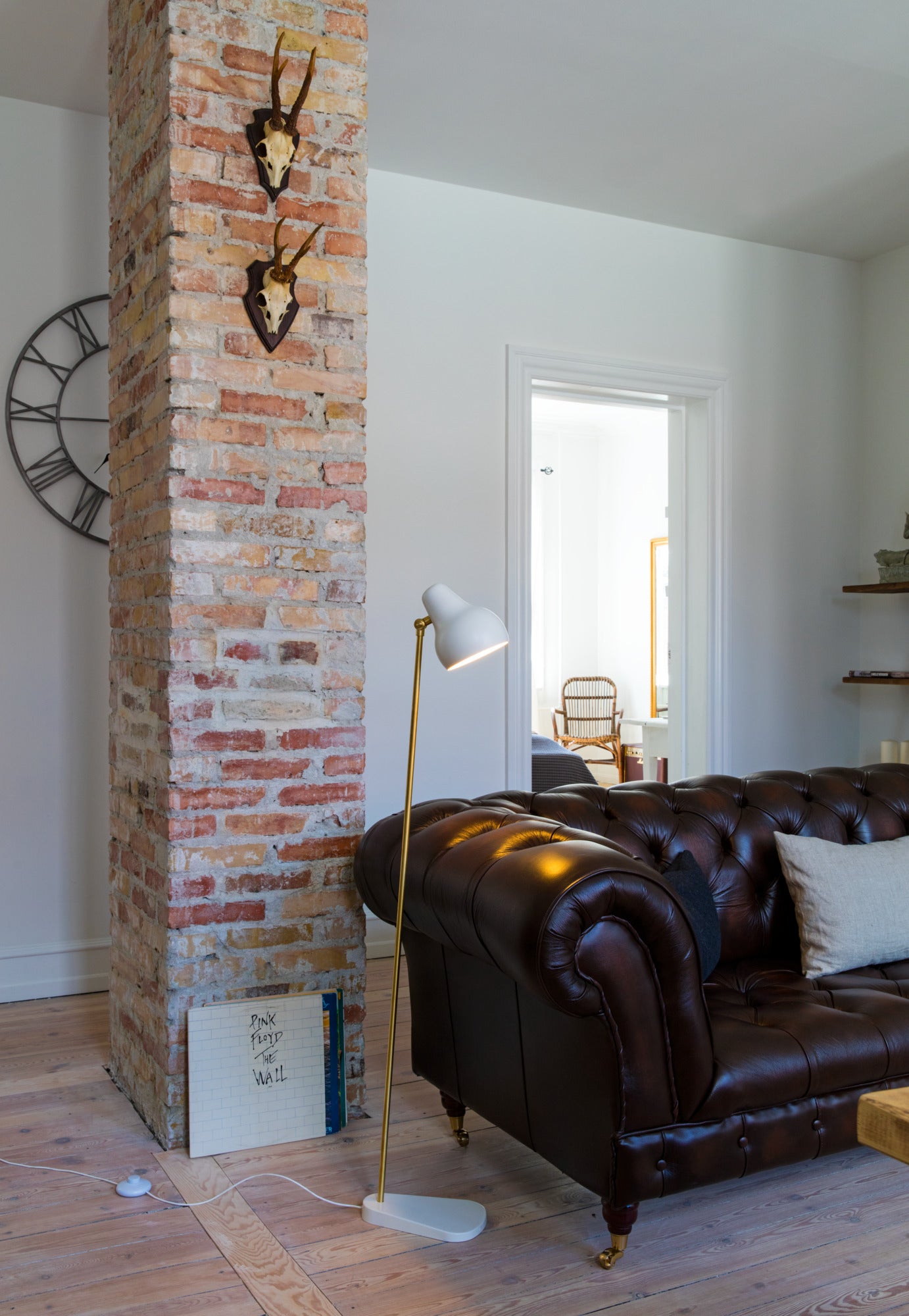 VL 38 floor lamp white with gold finish