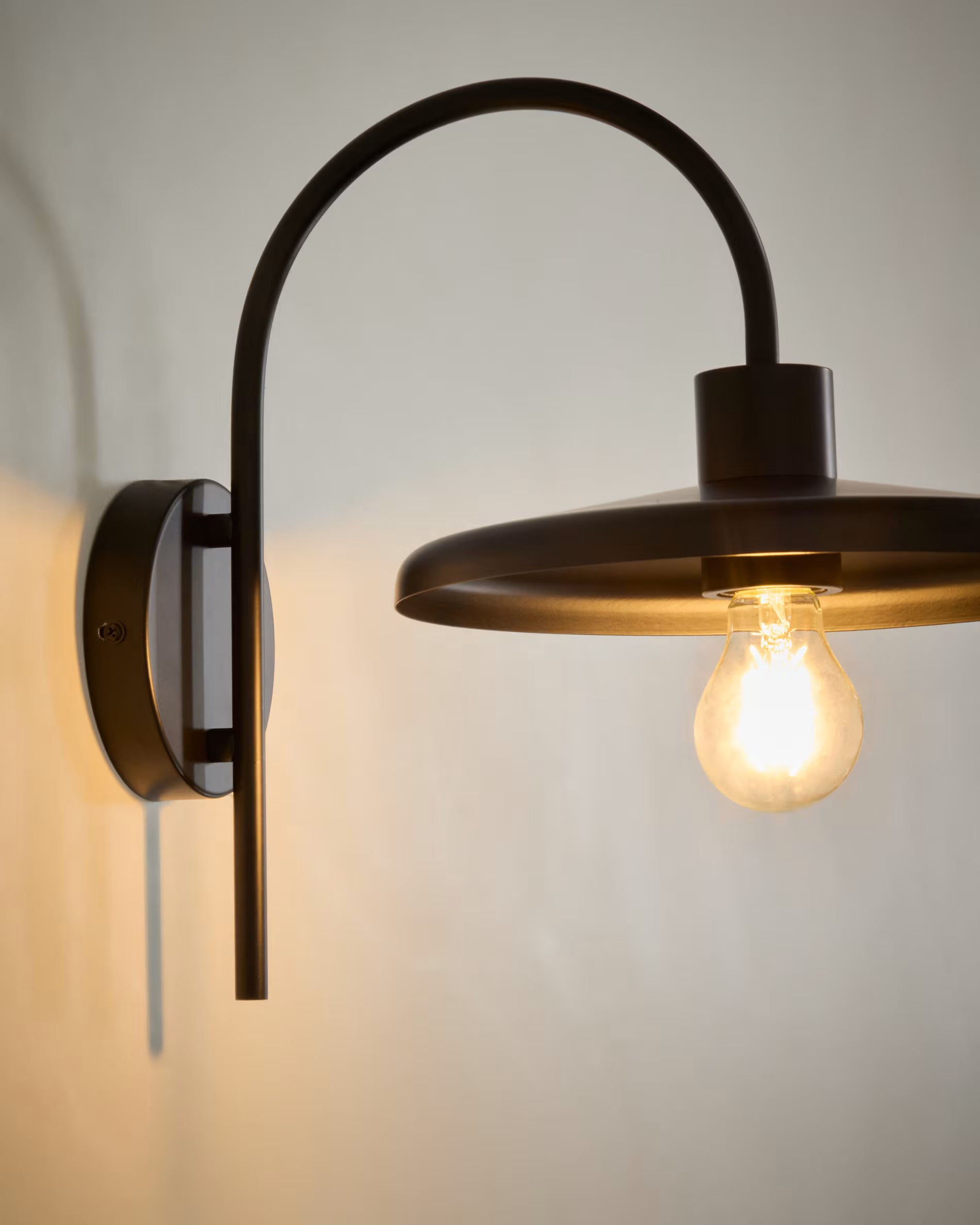 NUVIRA Wall Lamp Black
