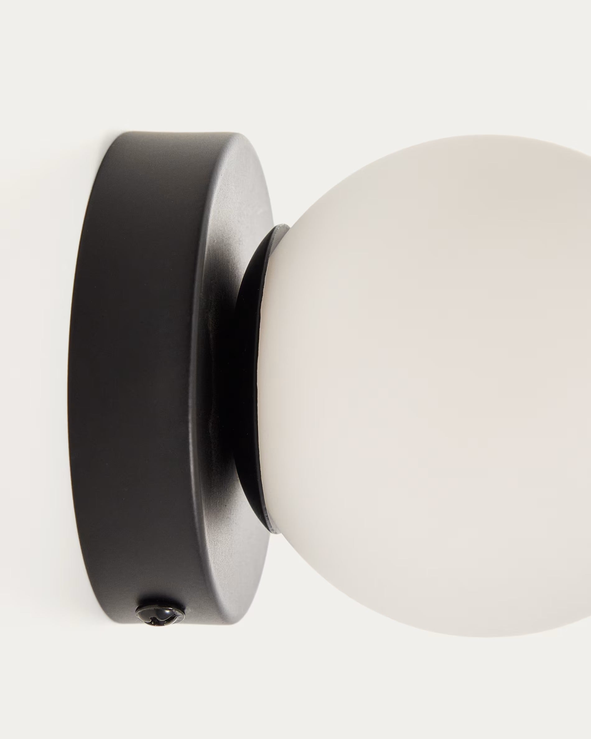 BRISIA black wall lamp