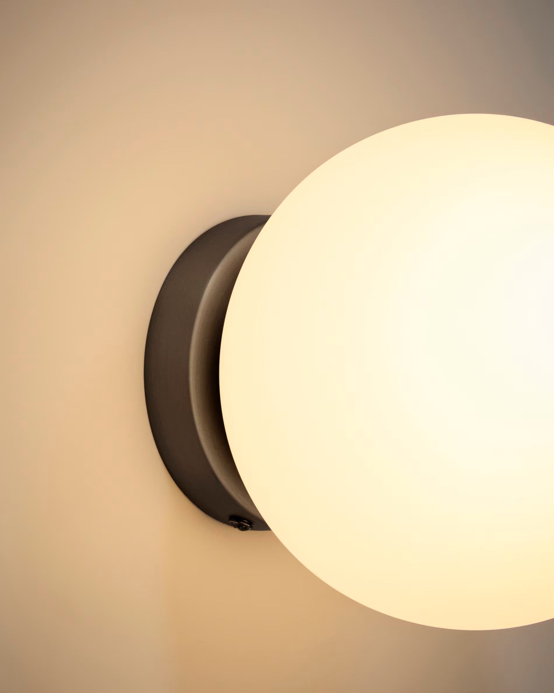 BRISIA black wall lamp
