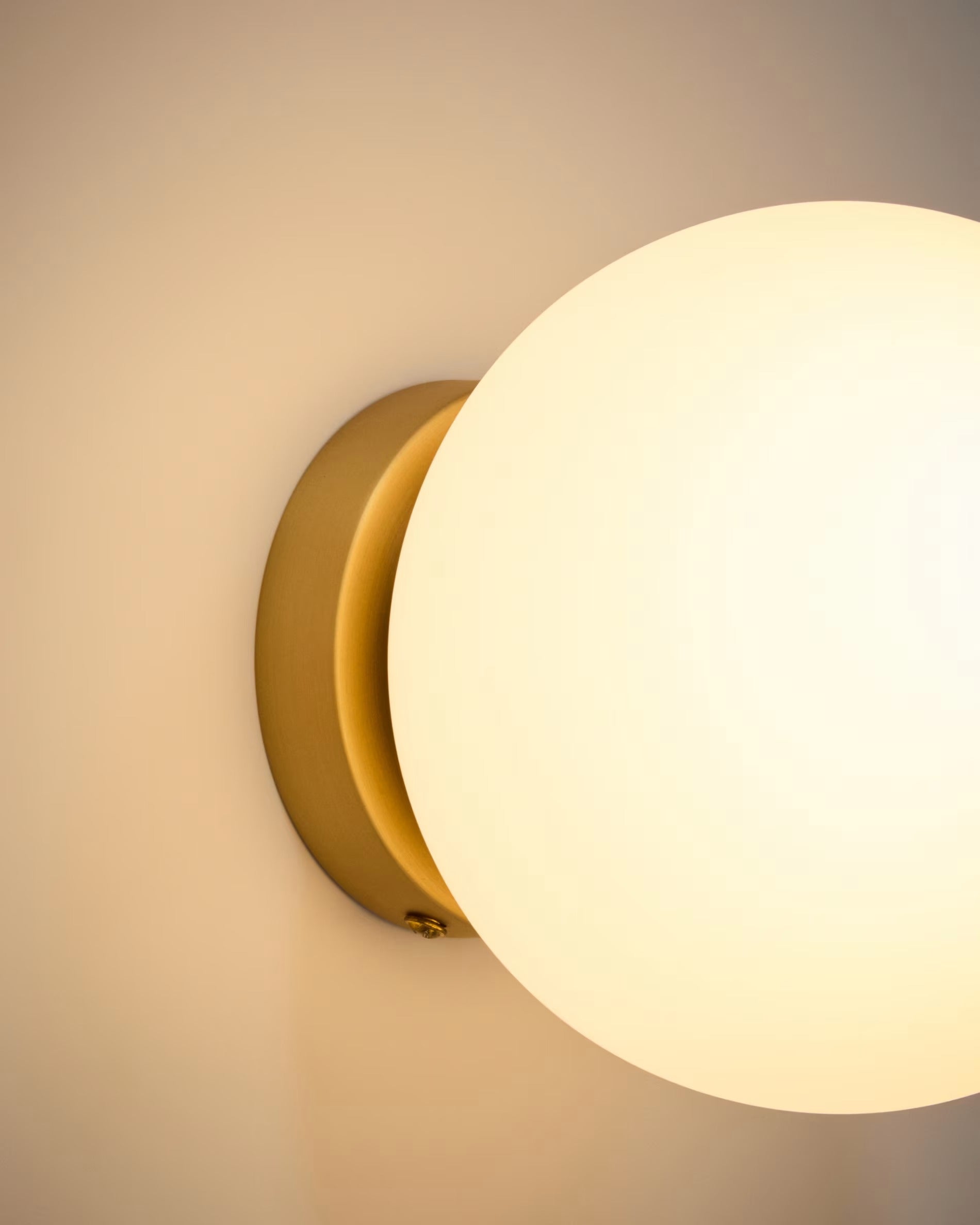 BRISIA wall lamp brushed brass