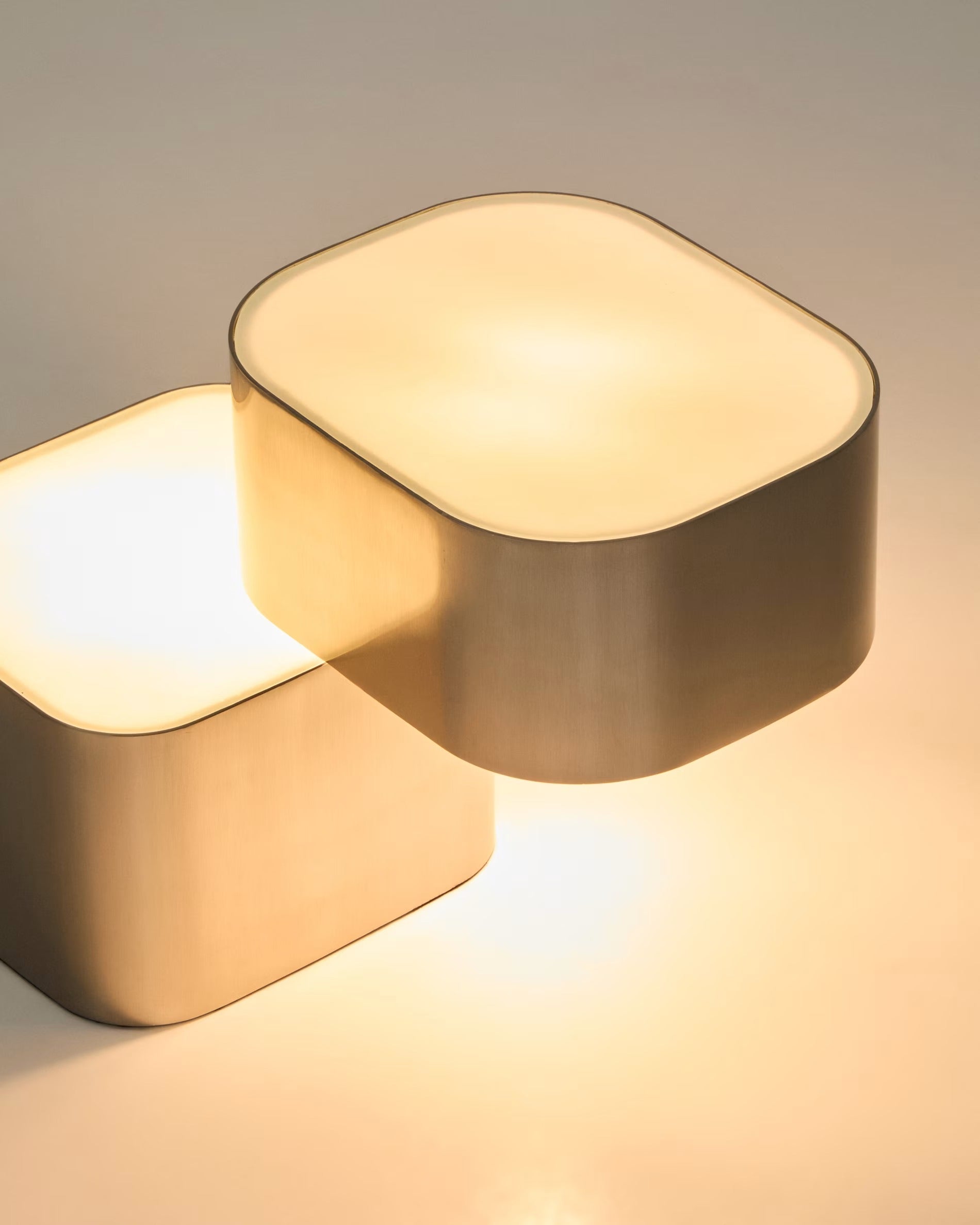 Tischlampe TANDAN grau