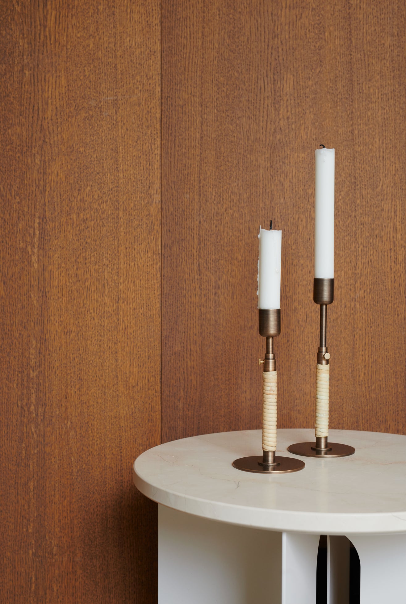 Beistelltisch ANDROGYNE cremefarben