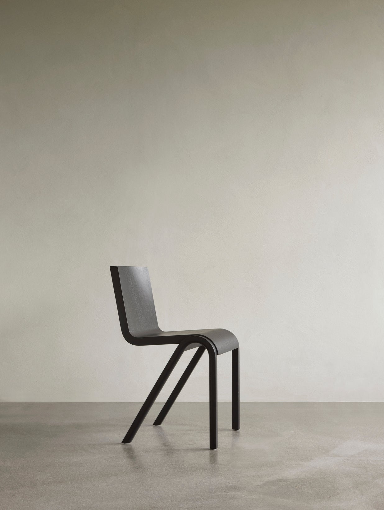READY Chair Black Oak Wood