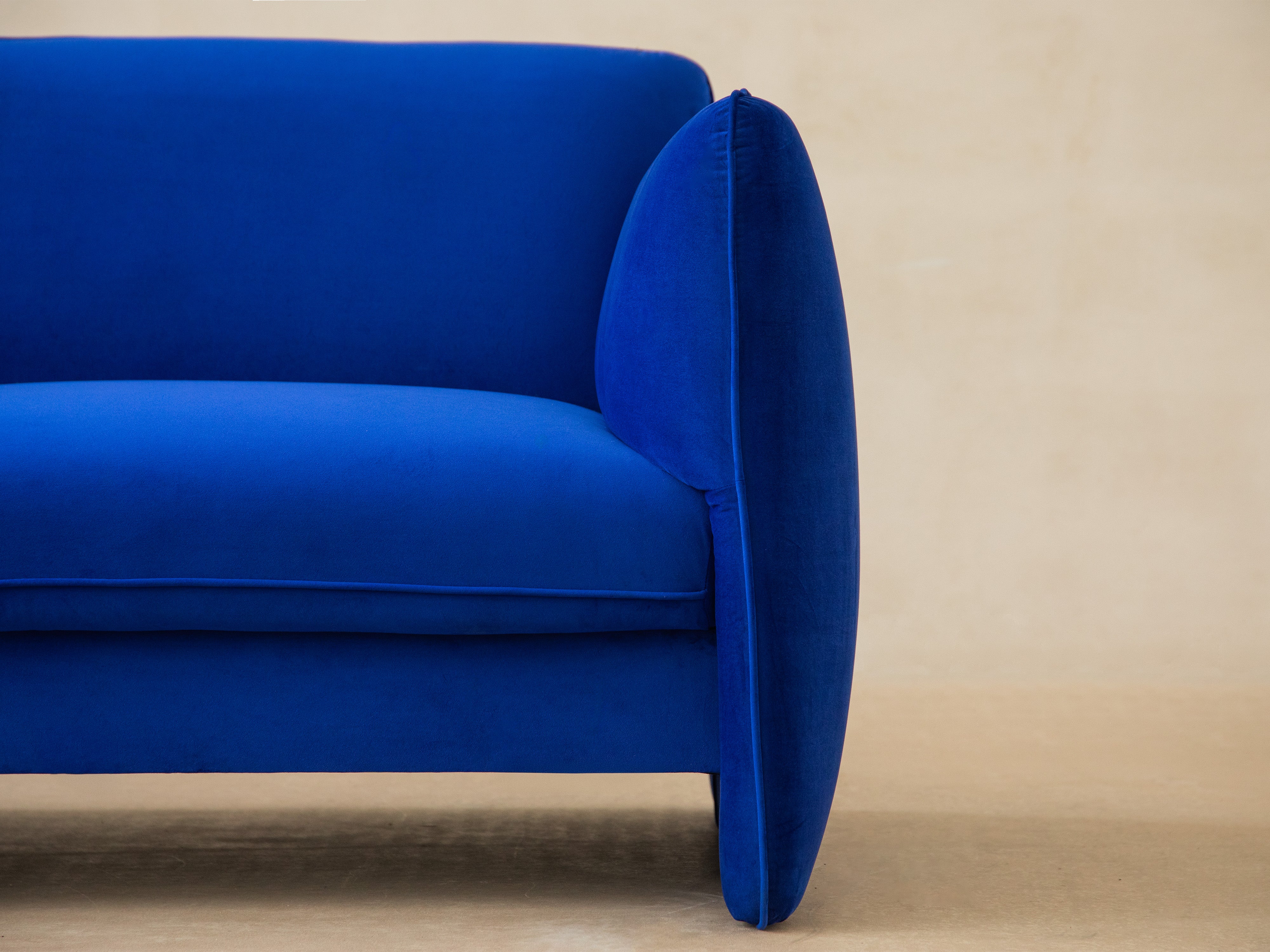 Sofa aksamitna 2-osobowa GEORGIA ciemnoszary