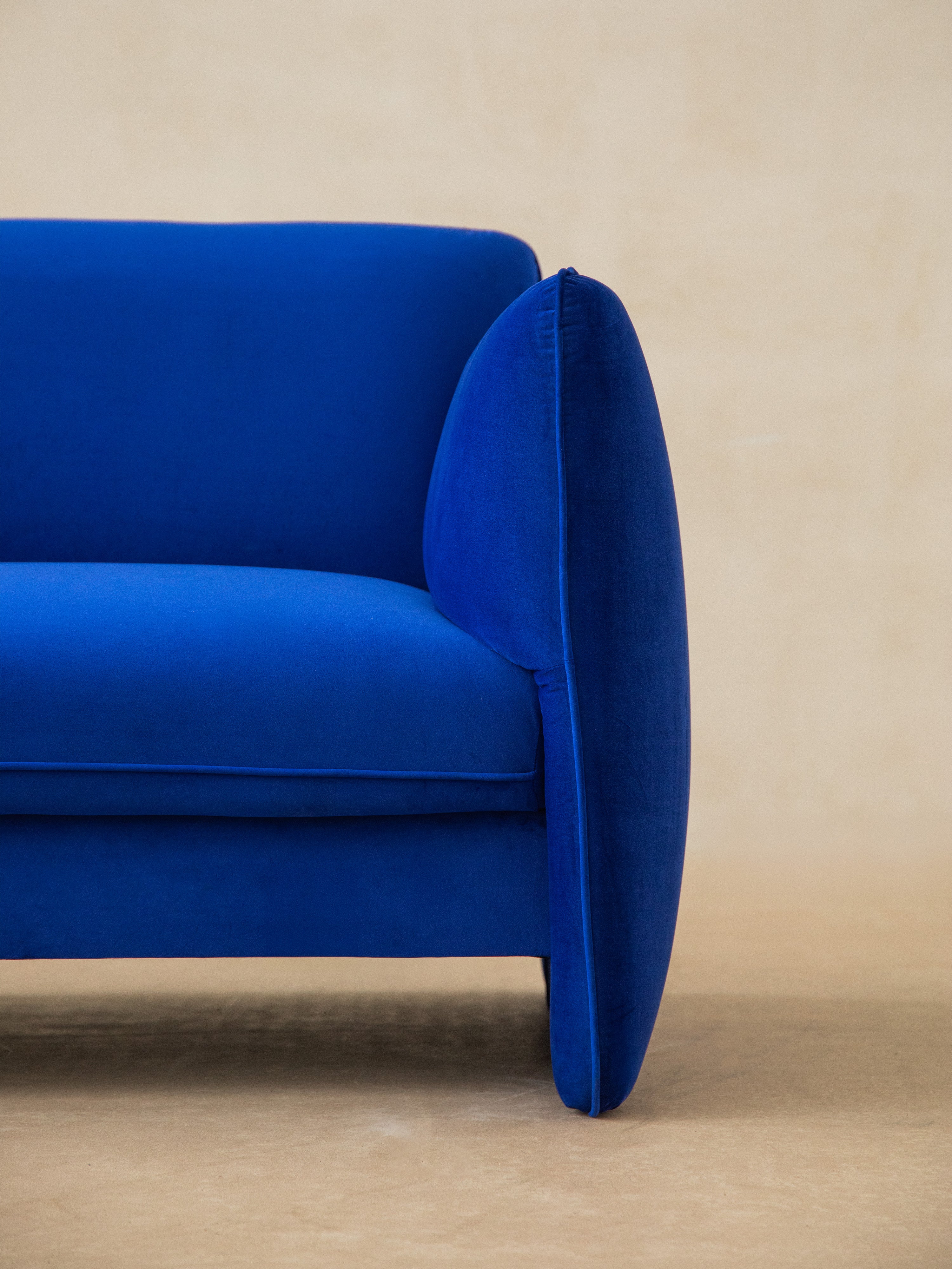 Sofa aksamitna 2-osobowa GEORGIA ciemnoszary