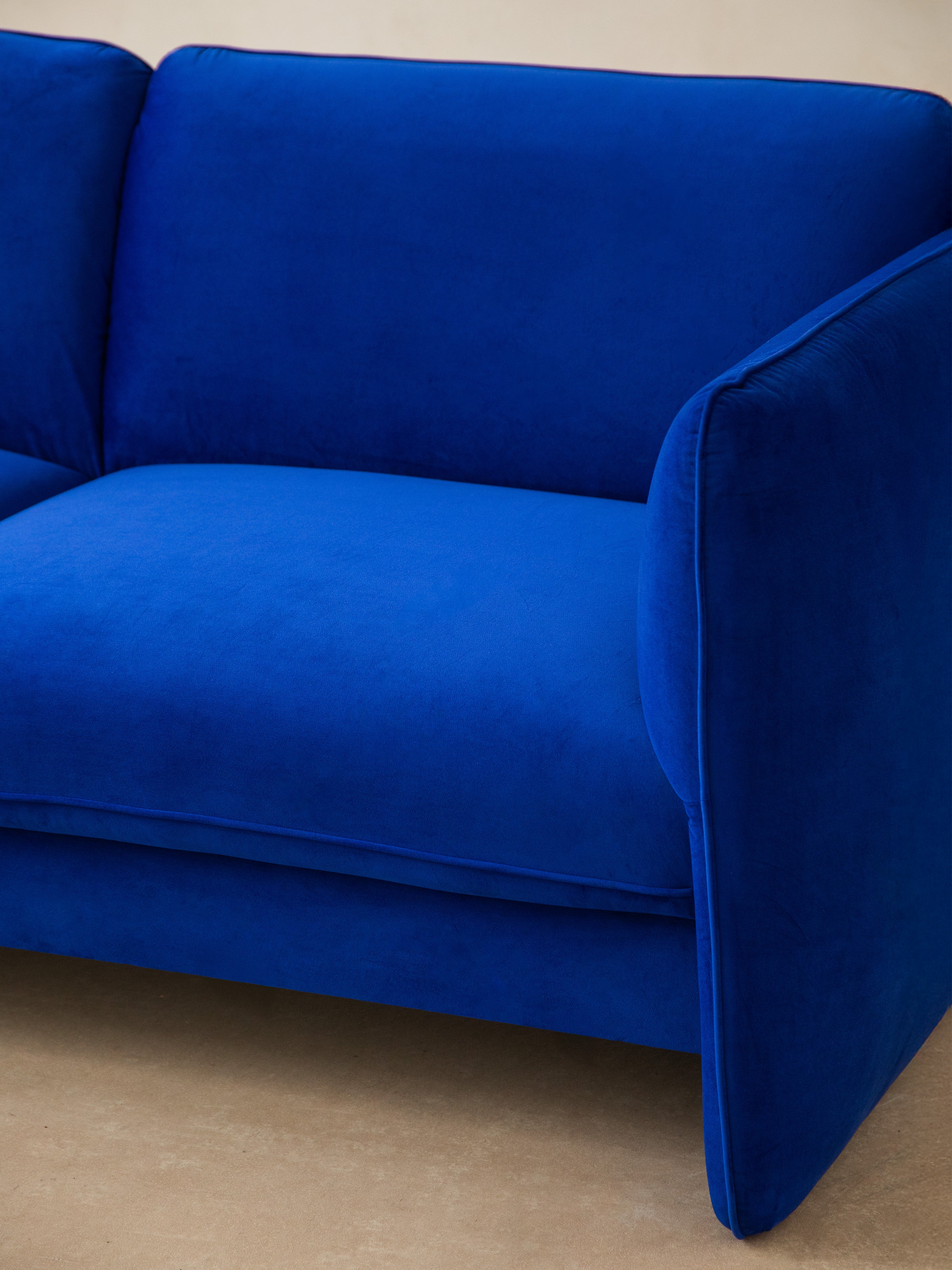 Sofa aksamitna 2-osobowa GEORGIA ciemnoszary