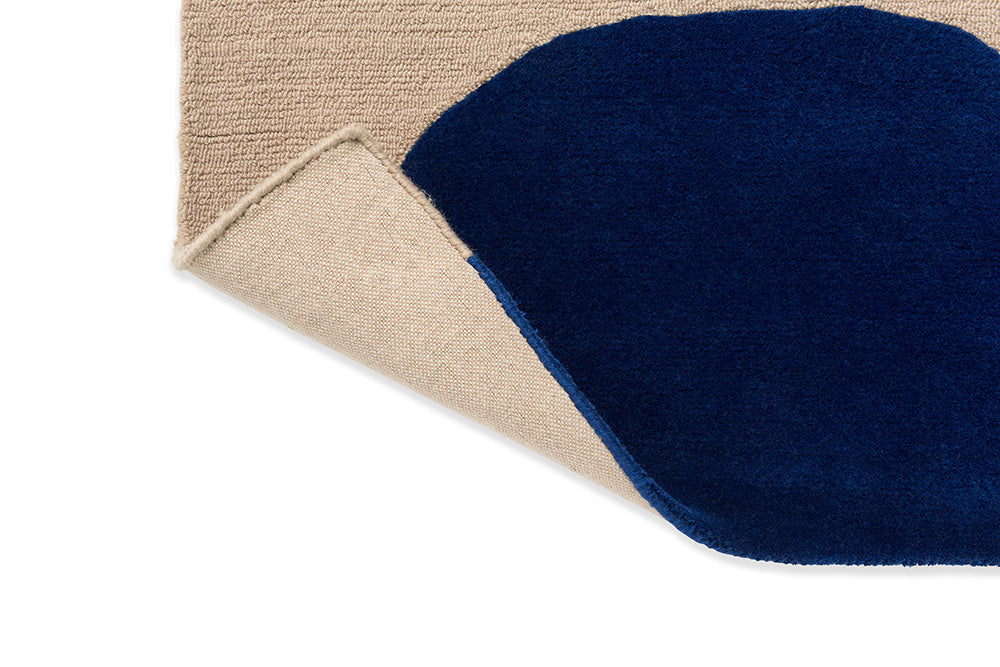 Isotblauer Kivet Teppich mit Beige