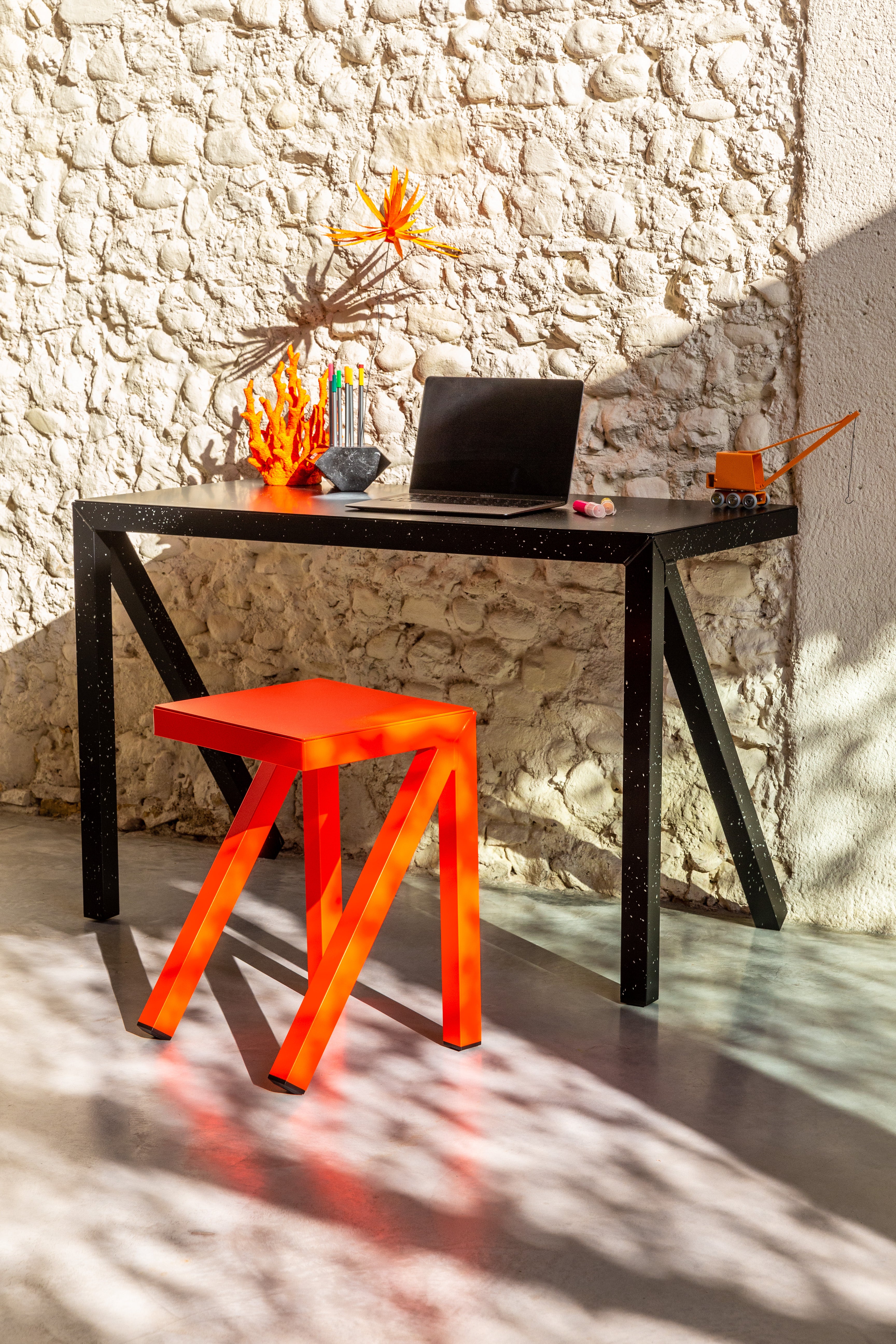 BUREAURAMA black desk with white