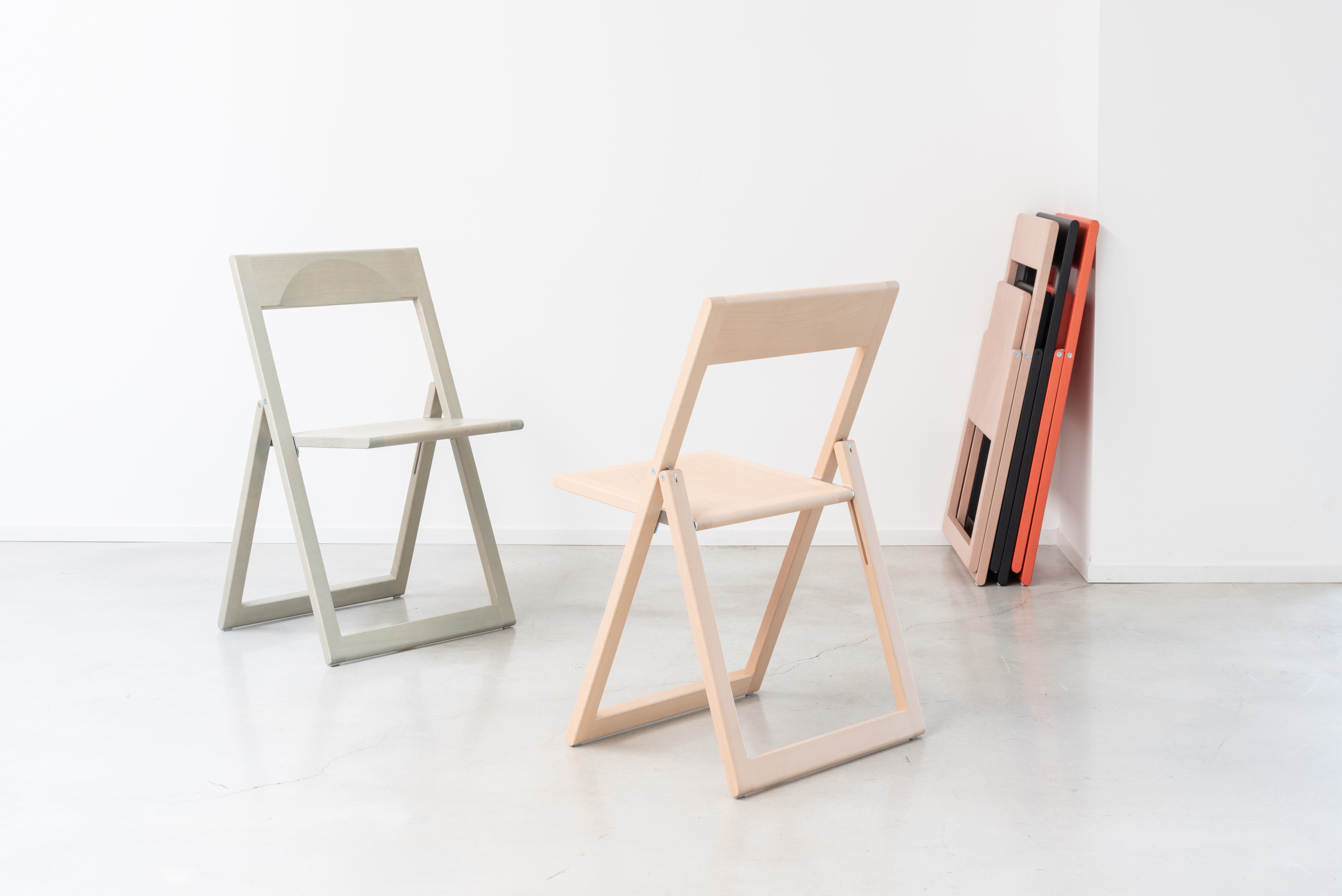 AVIVA folding chair black beech wood