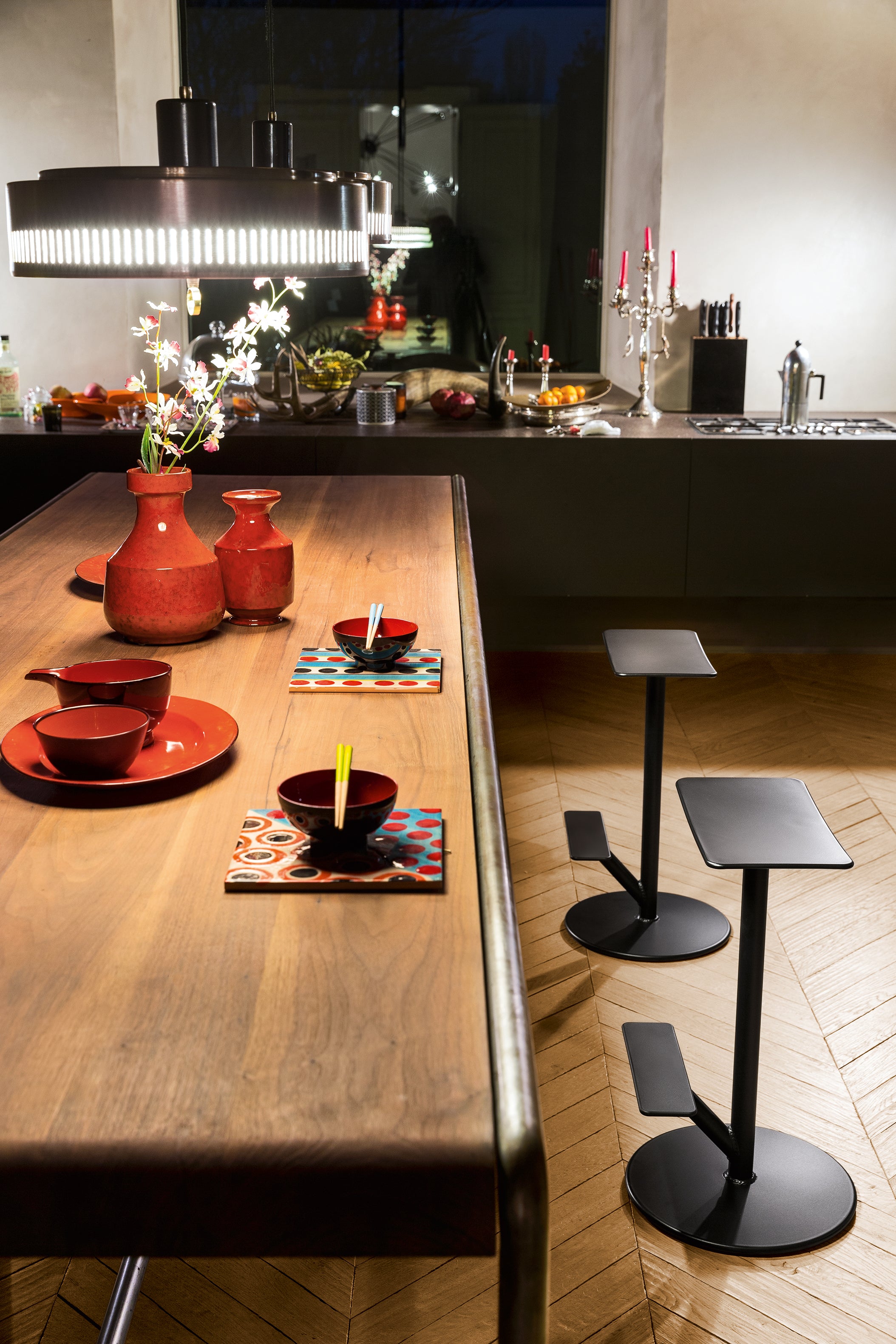 SEQUOIA black bar stool