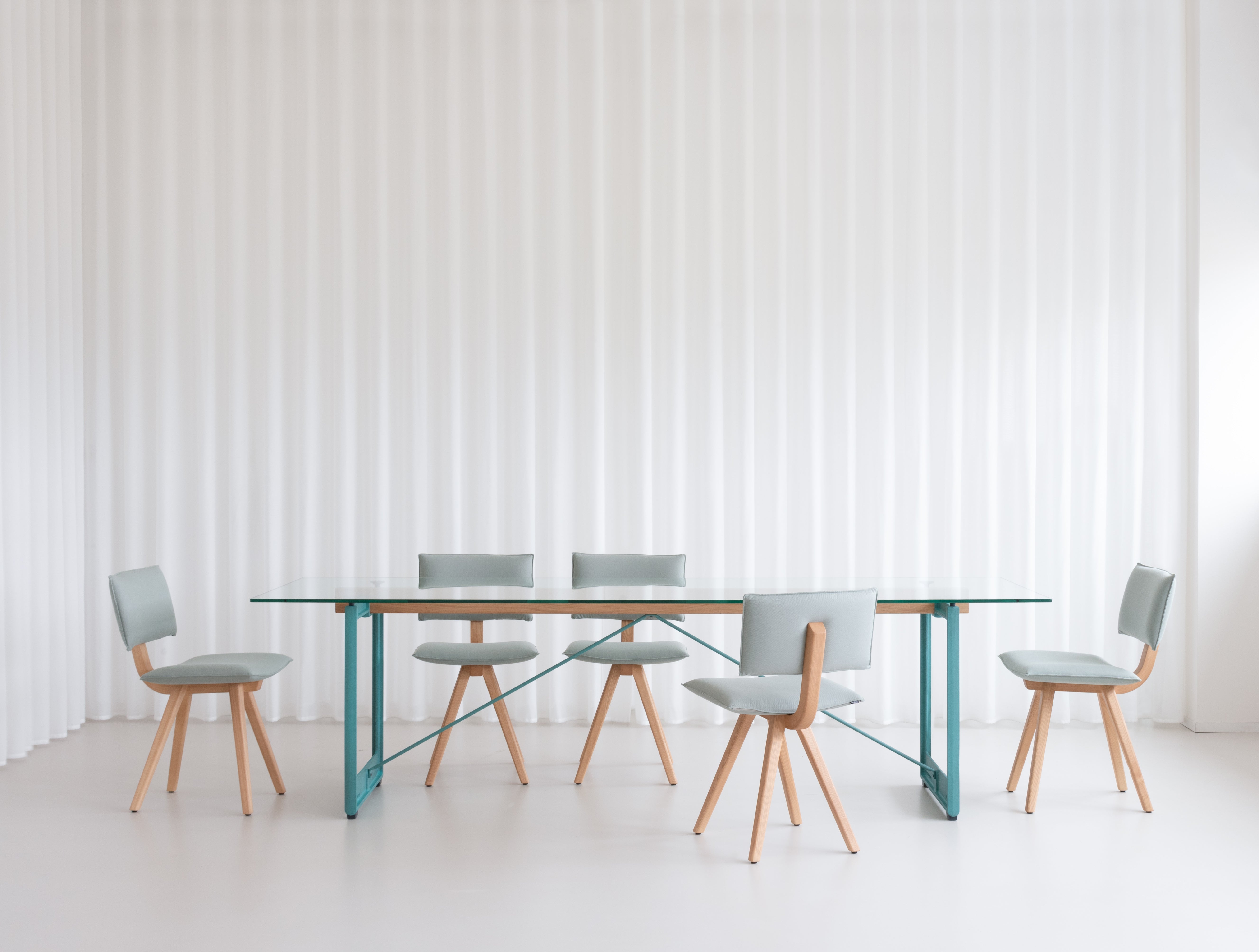 BRUT table with anthracite base