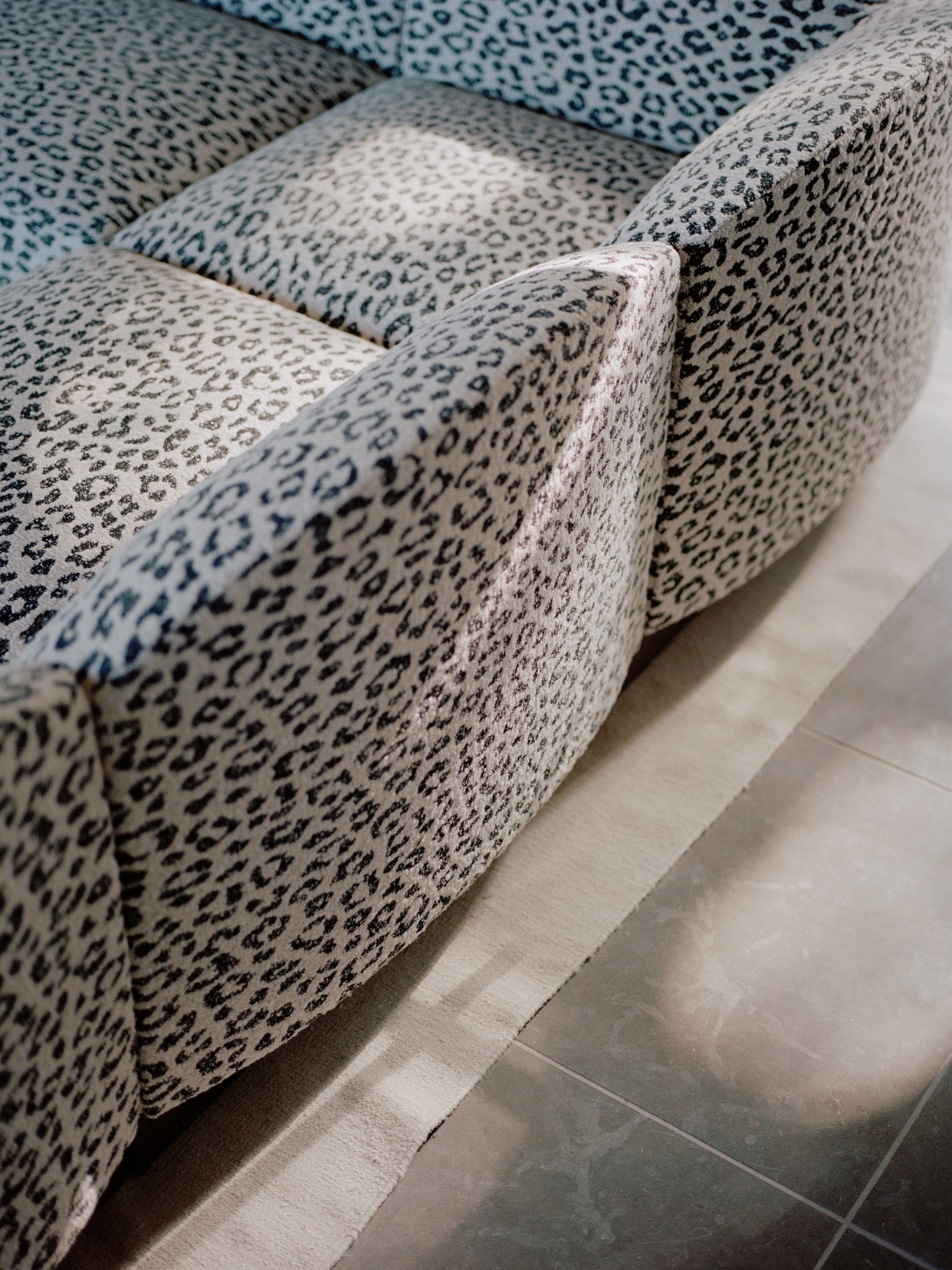 Left-facing modular corner sofa SHORE customizable