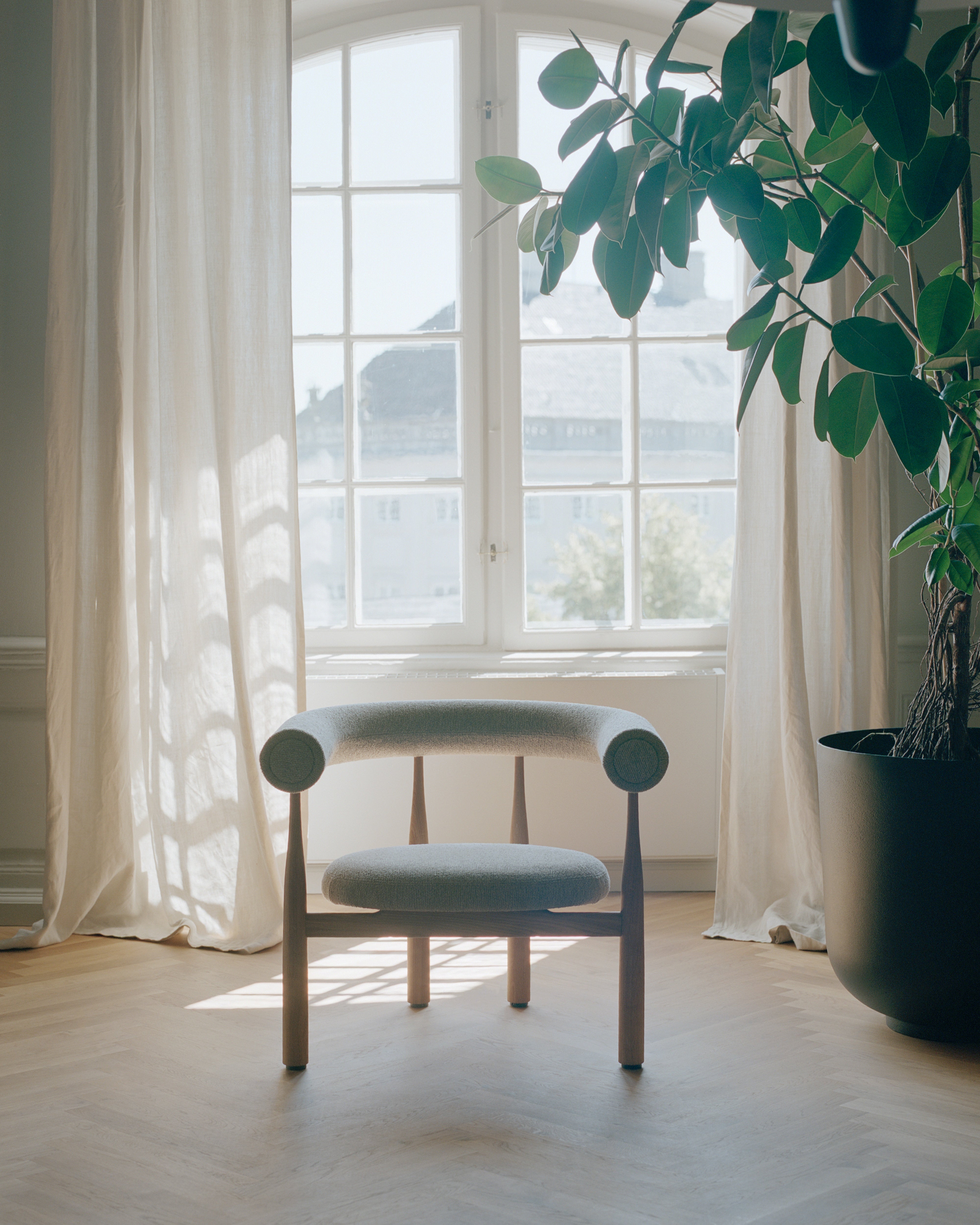 BUKOWSKI upholstered armchair with oak base