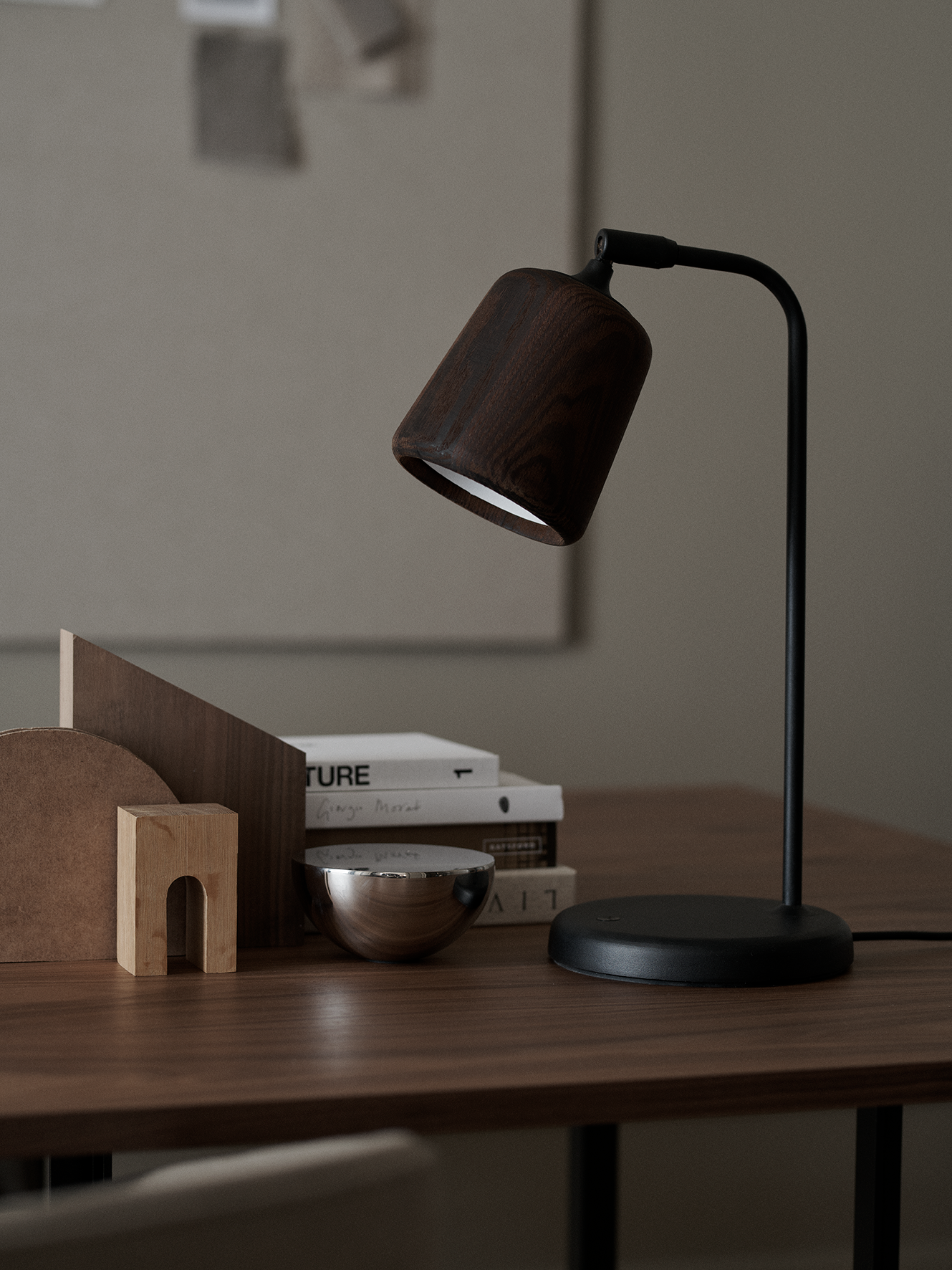 Desk lamp material black marble