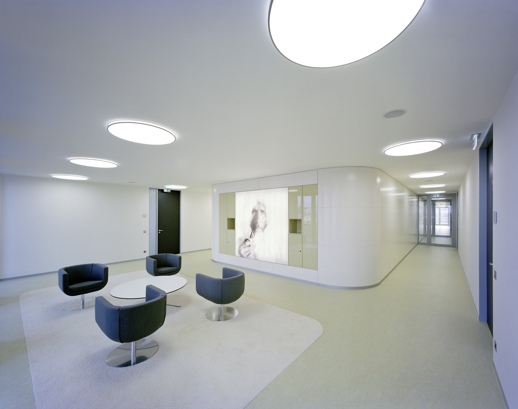 Plafon AJ MUNKEGAARD biały z chromowanym wykończeniem