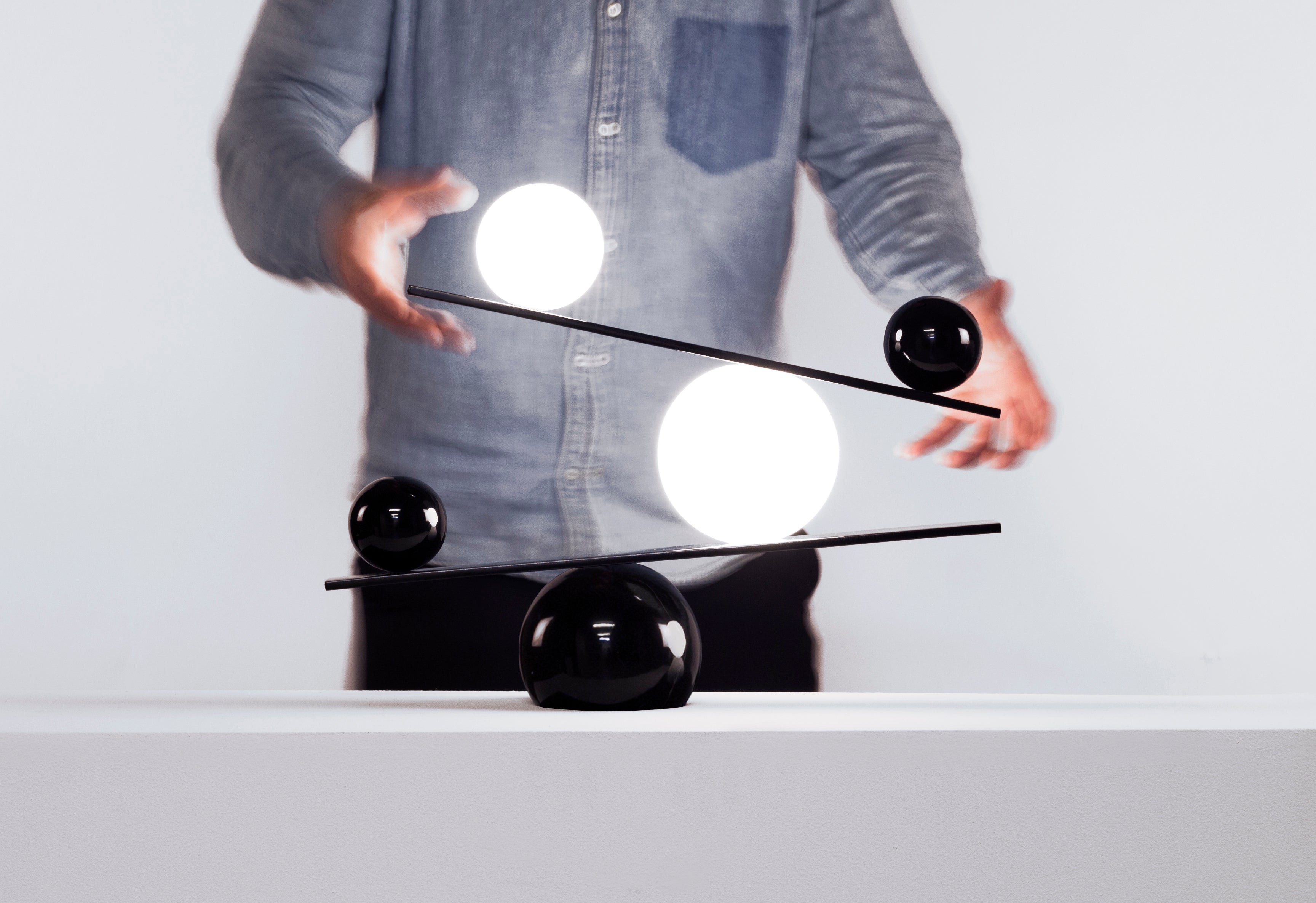 BALANCE black table lamp