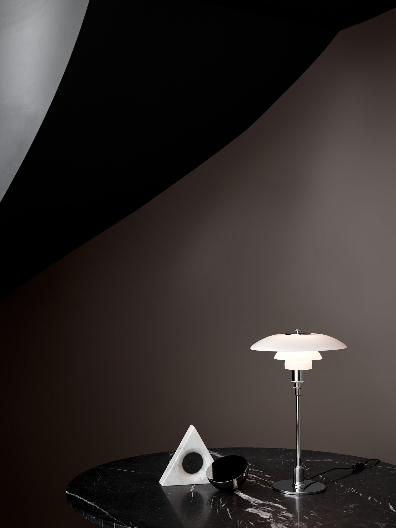 Tischlampe PH 2/1 weiß mit verchromtem Fuß