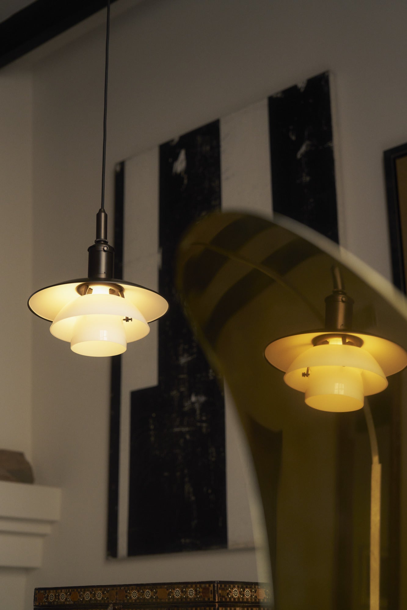 Pendelleuchte PH 3/3 weiß mit schwarzer matter Oberfläche