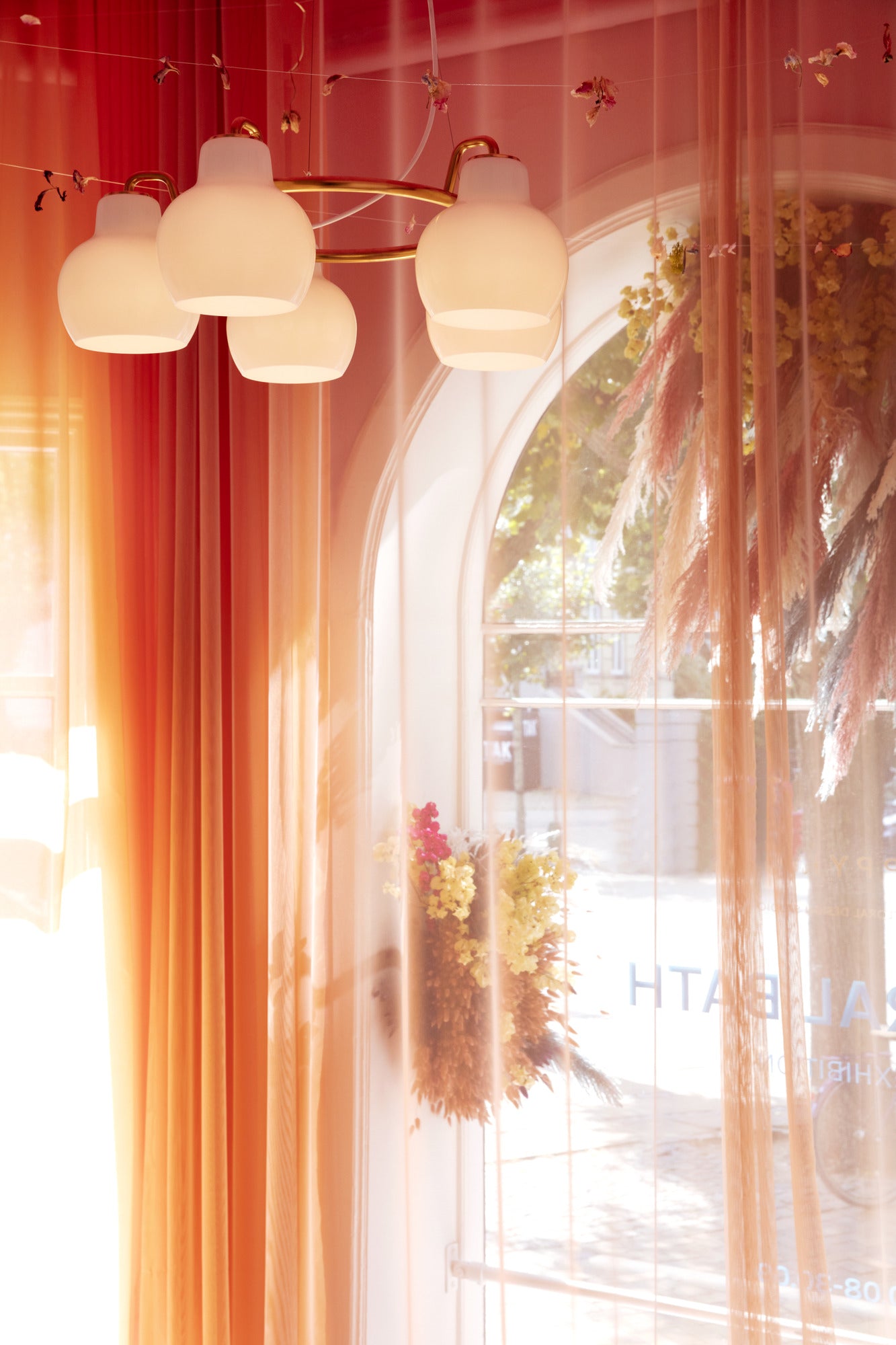 VL RING CROWN chandelier white with brass finish