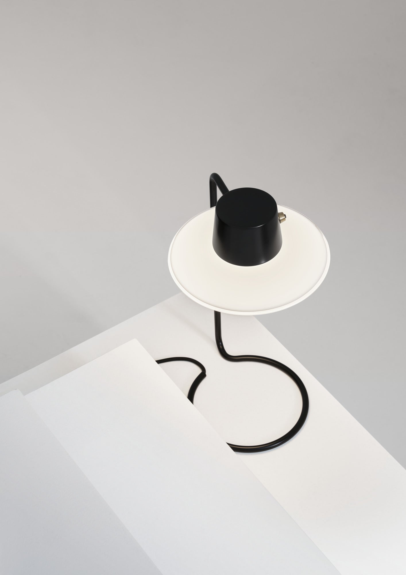 Lampa stołowa AJ OXFORD czarny z białym wykończeniem