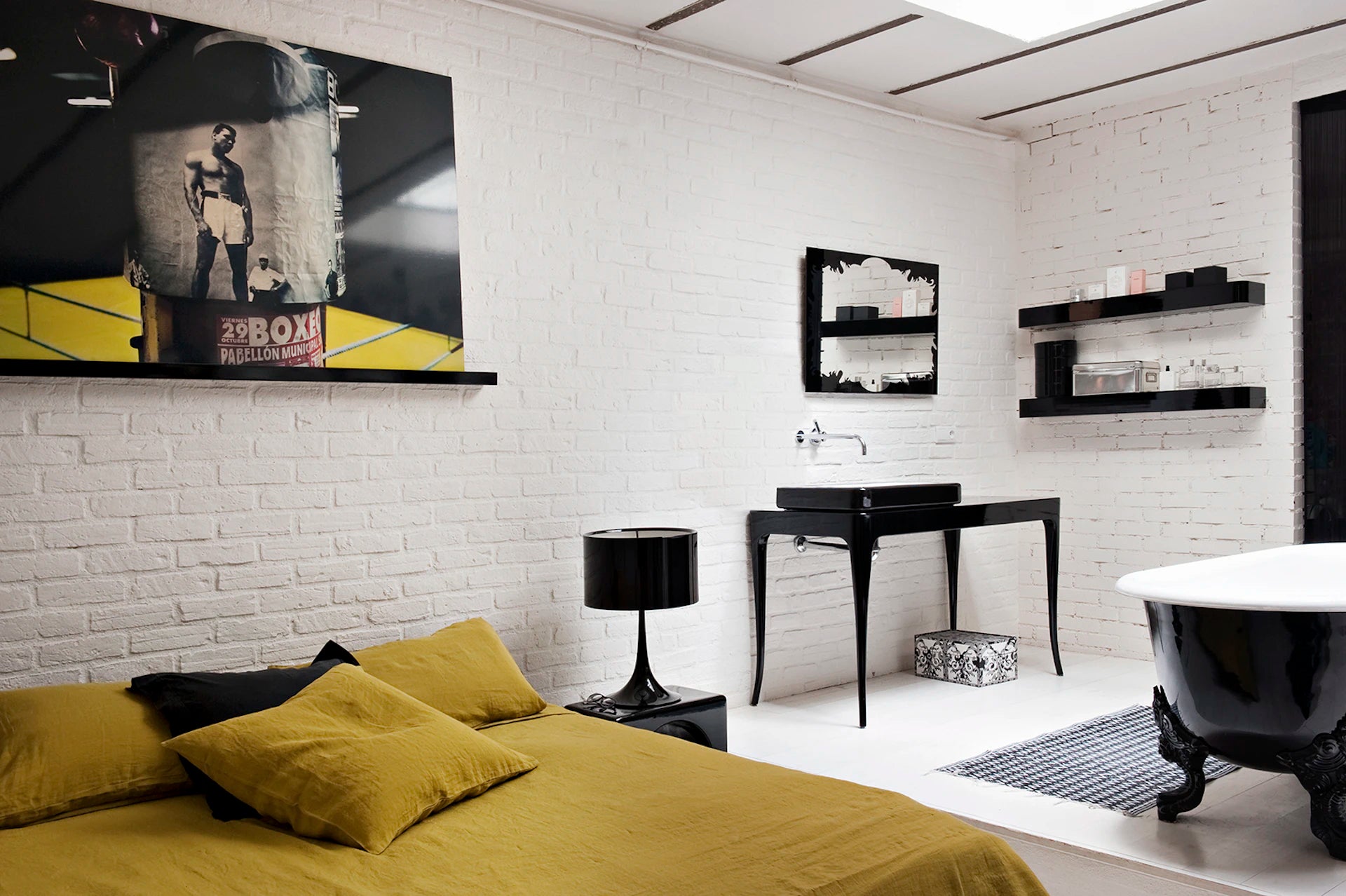 SPUN LIGHT Black Table Lamp