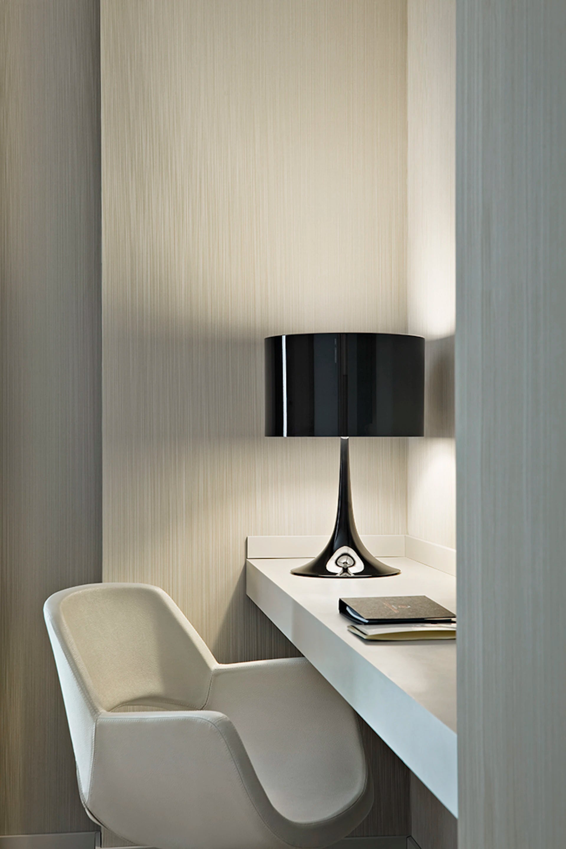 SPUN LIGHT Black Table Lamp