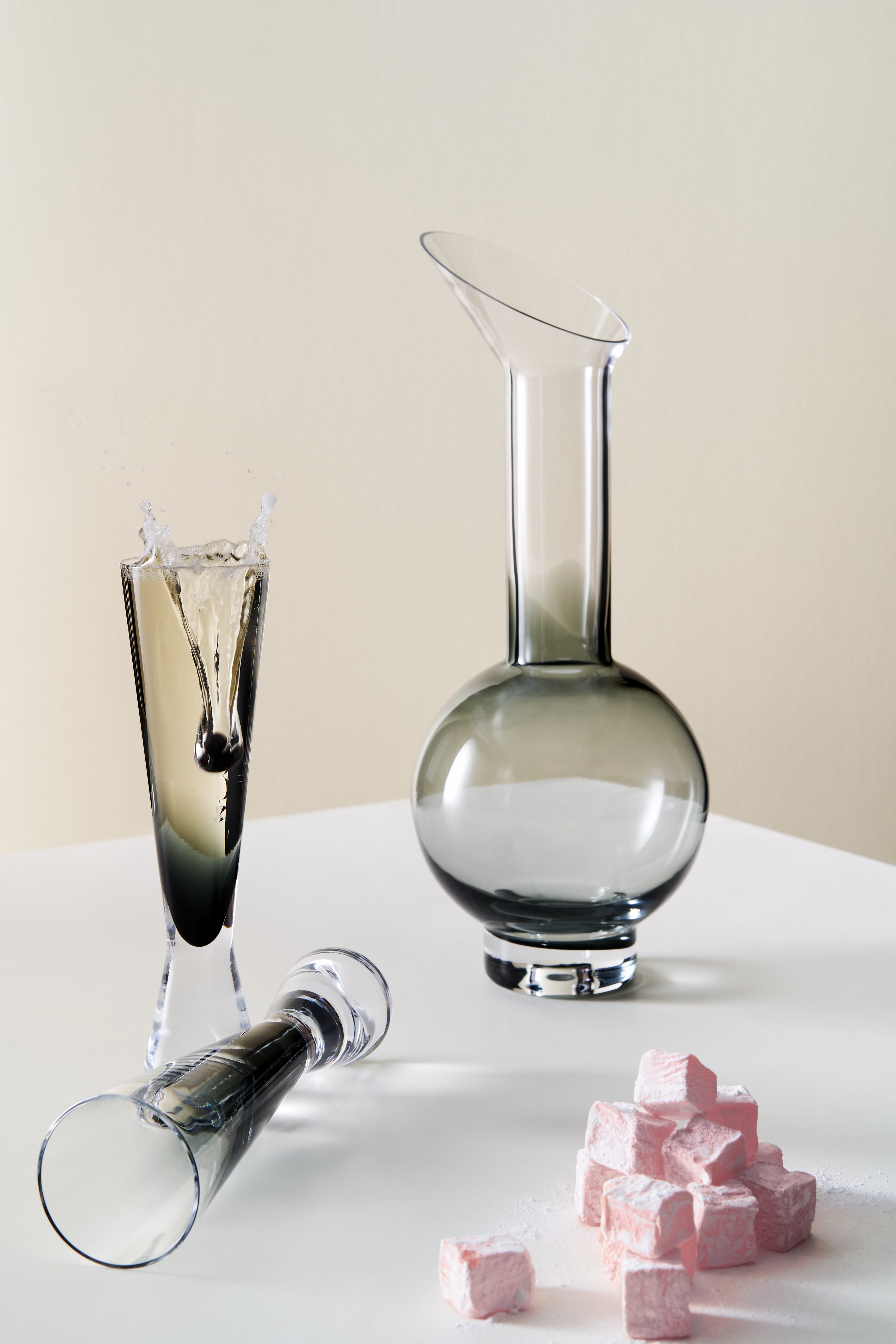 Set of champagne glasses tank black glass
