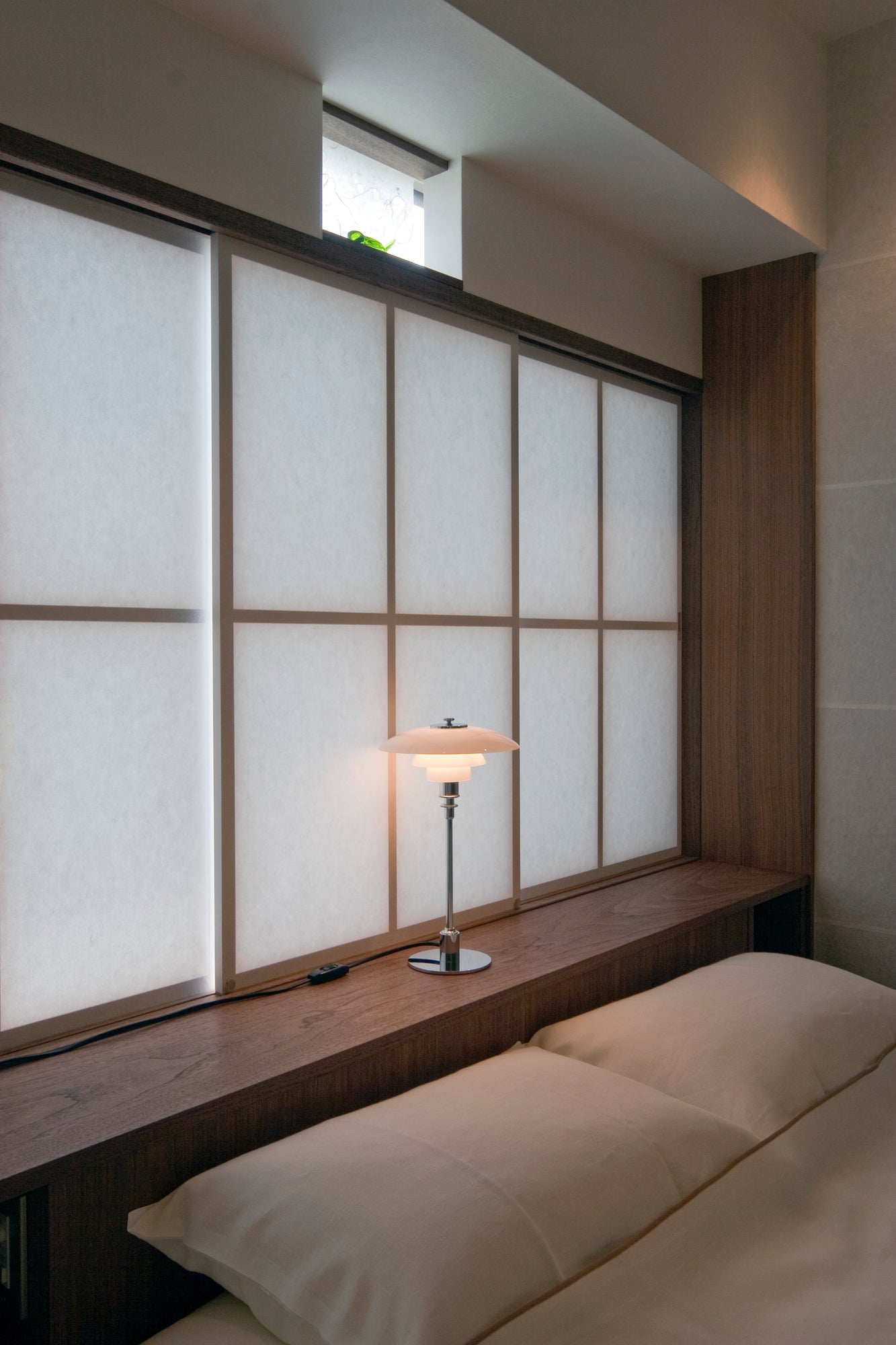 Tischlampe PH 2/1 weiß mit verchromtem Fuß